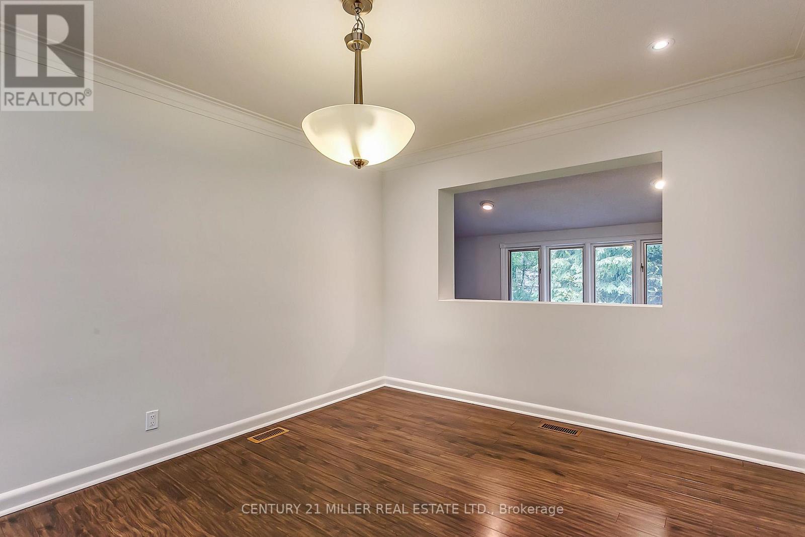 91 Ennisclare Drive E, Oakville, Ontario  L6J 4N3 - Photo 6 - W13242852