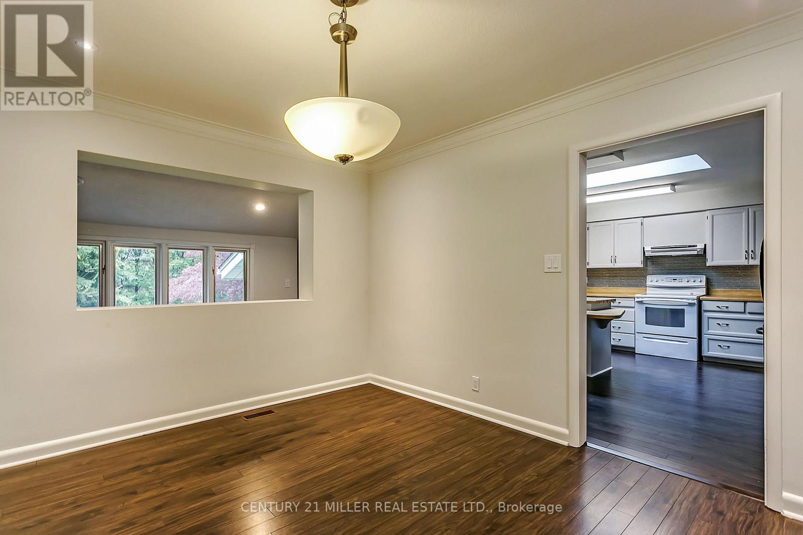 91 Ennisclare Drive E, Oakville, Ontario  L6J 4N3 - Photo 7 - W13242852