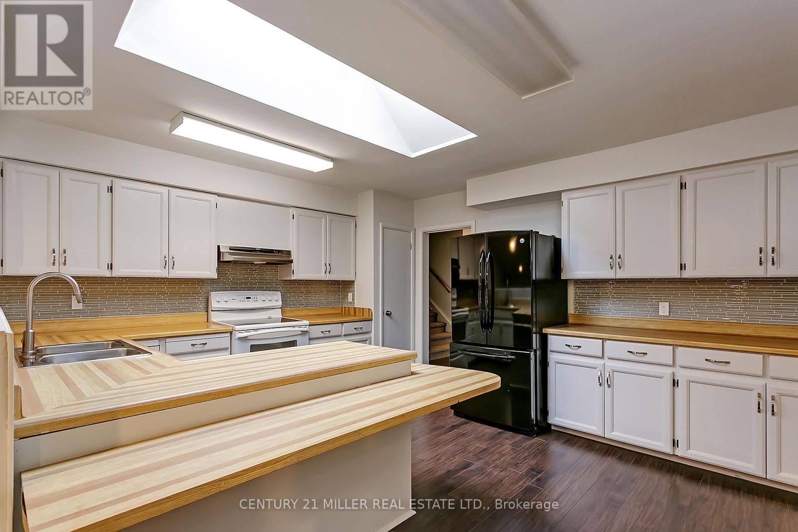 91 Ennisclare Drive E, Oakville, Ontario  L6J 4N3 - Photo 8 - W13242852