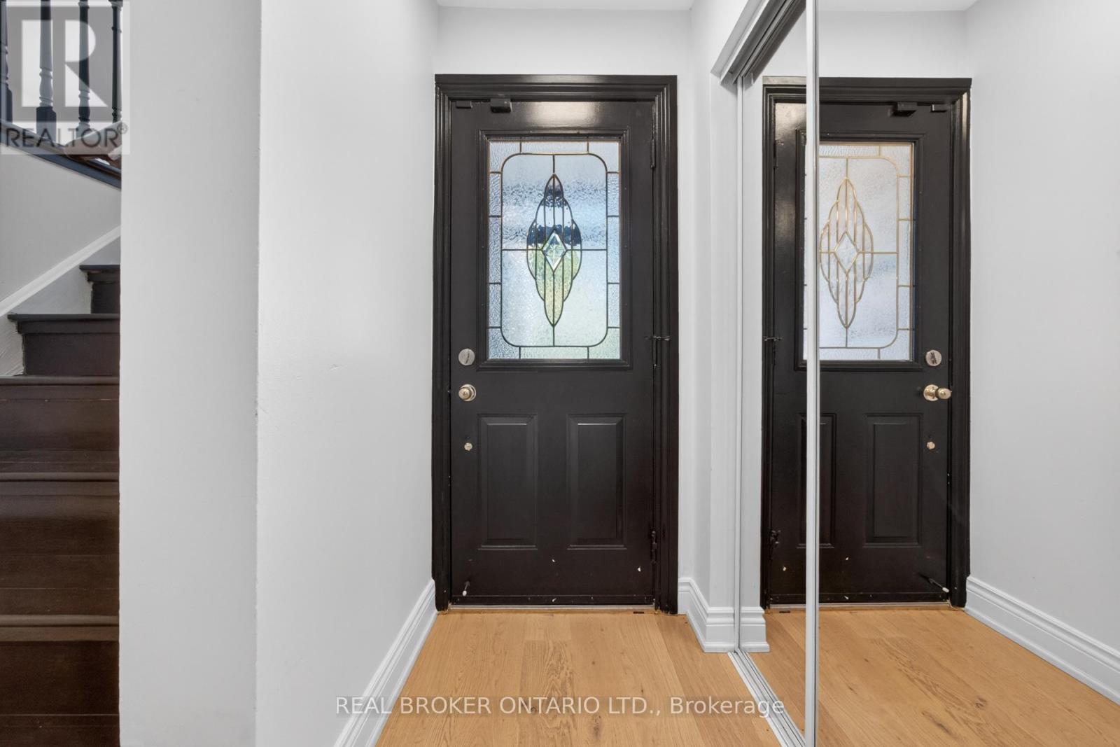 4326 Waterford Crescent, Mississauga, Ontario  L5R 2B2 - Photo 2 - W13242904
