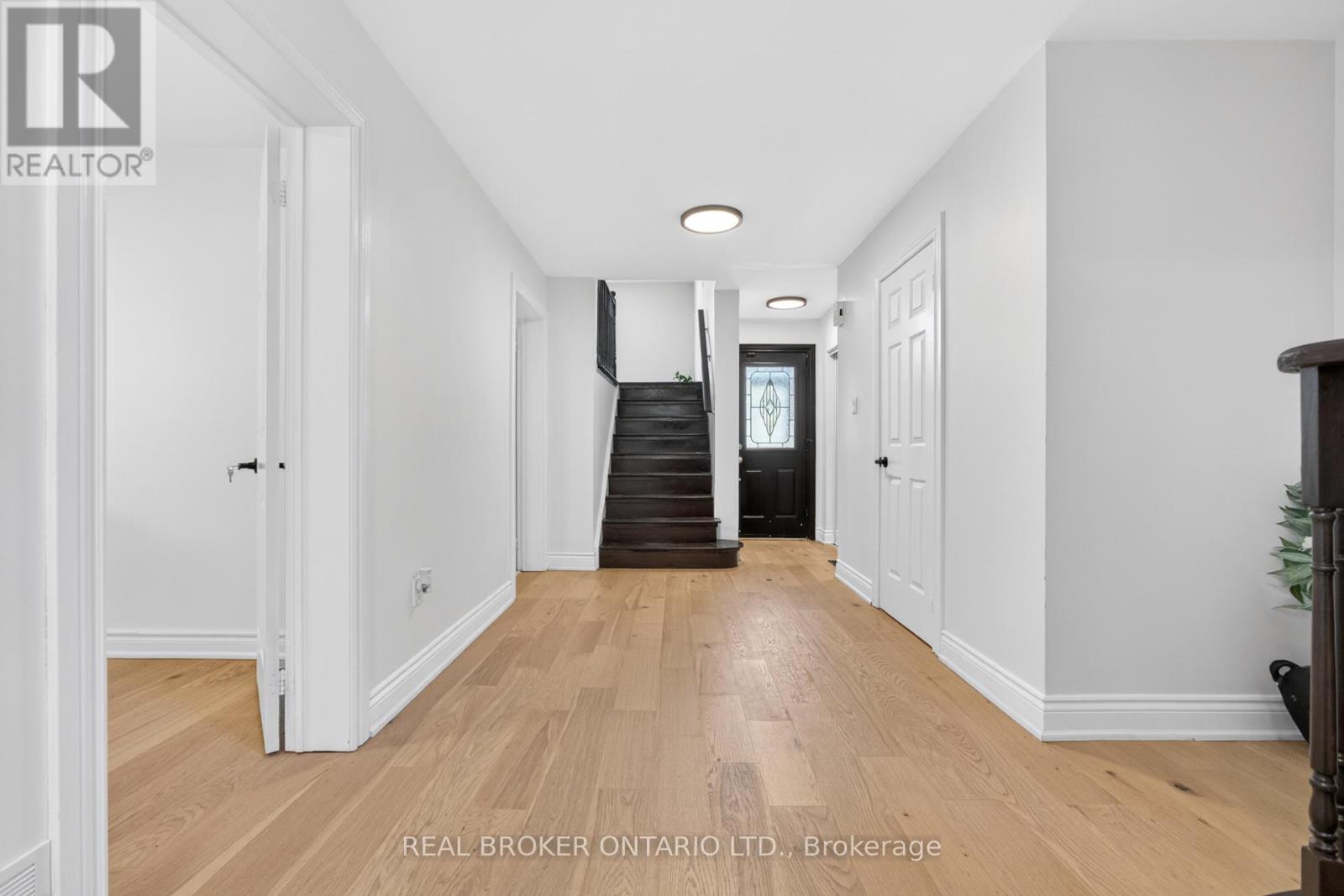 4326 Waterford Crescent, Mississauga, Ontario  L5R 2B2 - Photo 3 - W13242904