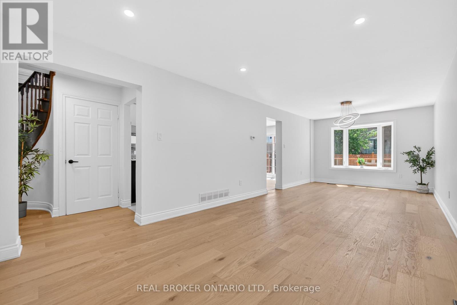 4326 Waterford Crescent, Mississauga, Ontario  L5R 2B2 - Photo 5 - W13242904