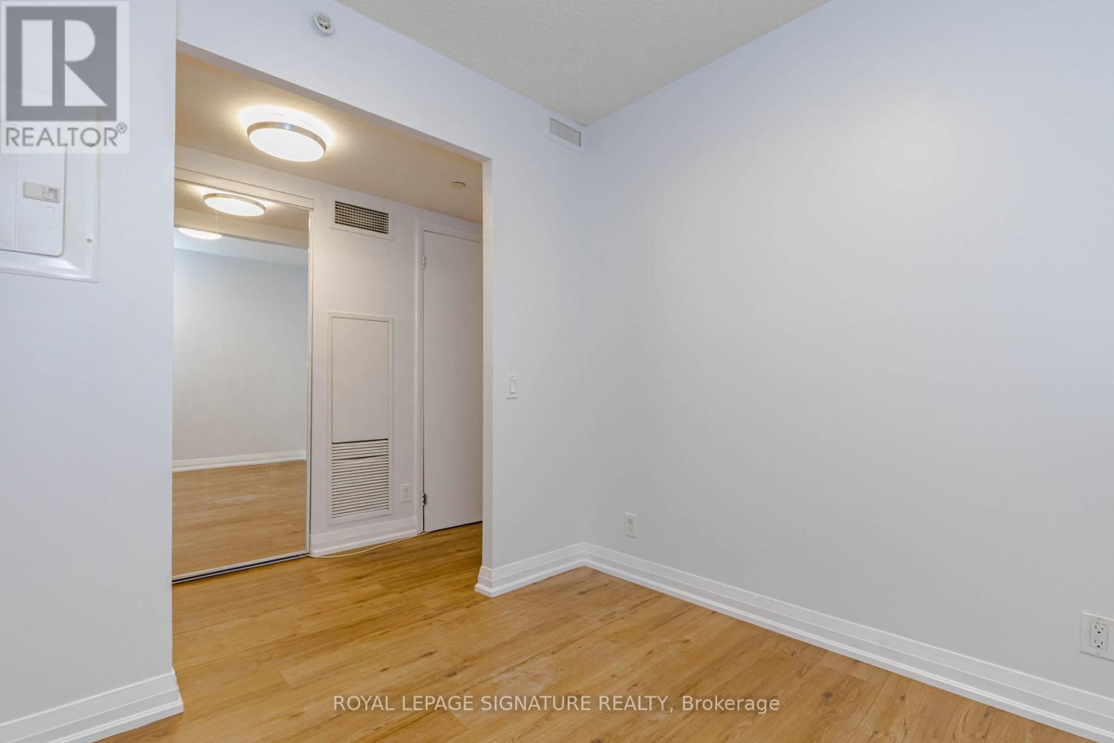 705 - 5 Valhalla Inn Road, Toronto, Ontario  M9B 1S9 - Photo 11 - W13242936