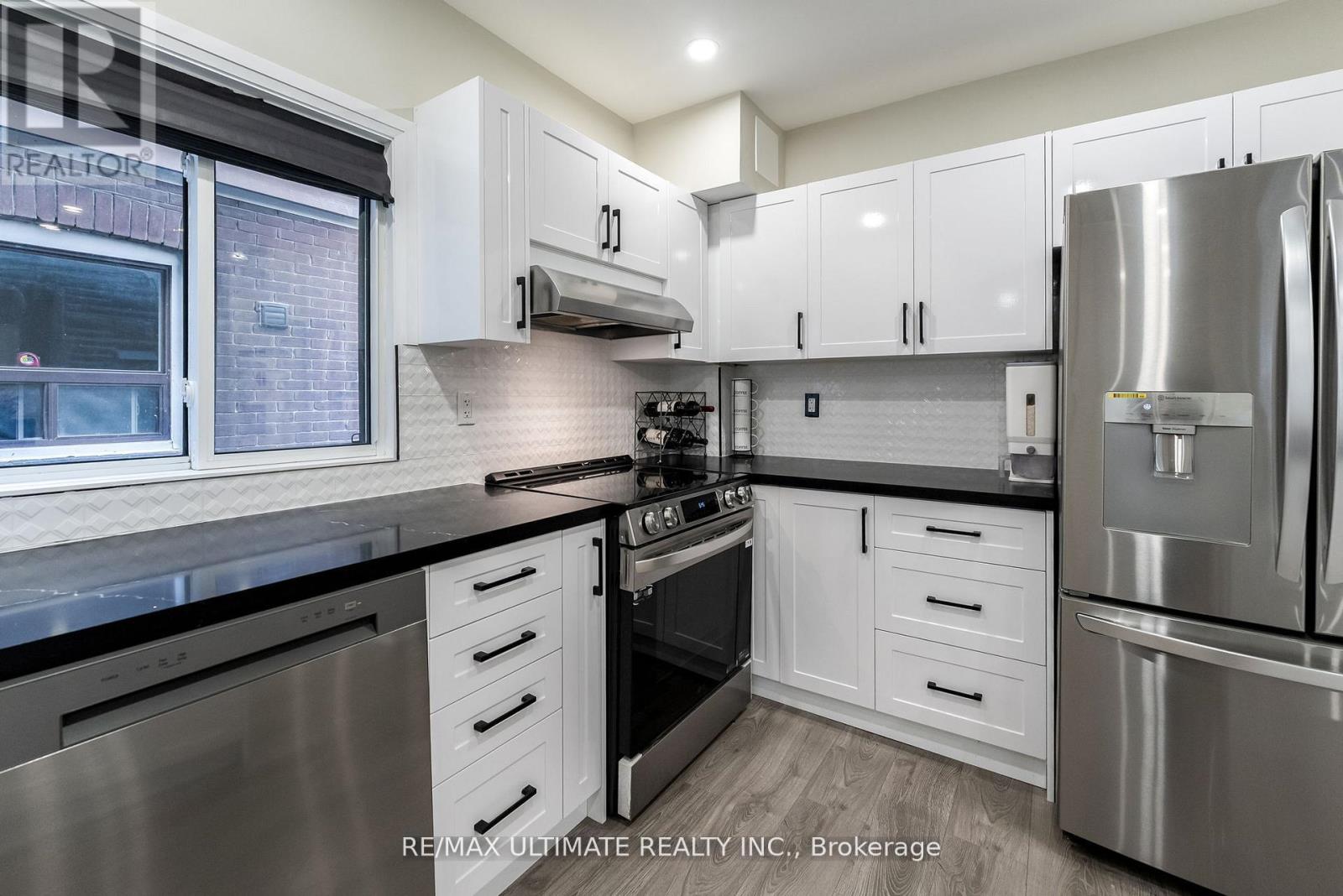 47 Mahoney Avenue, Toronto, Ontario  M6M 2H5 - Photo 10 - W13242984