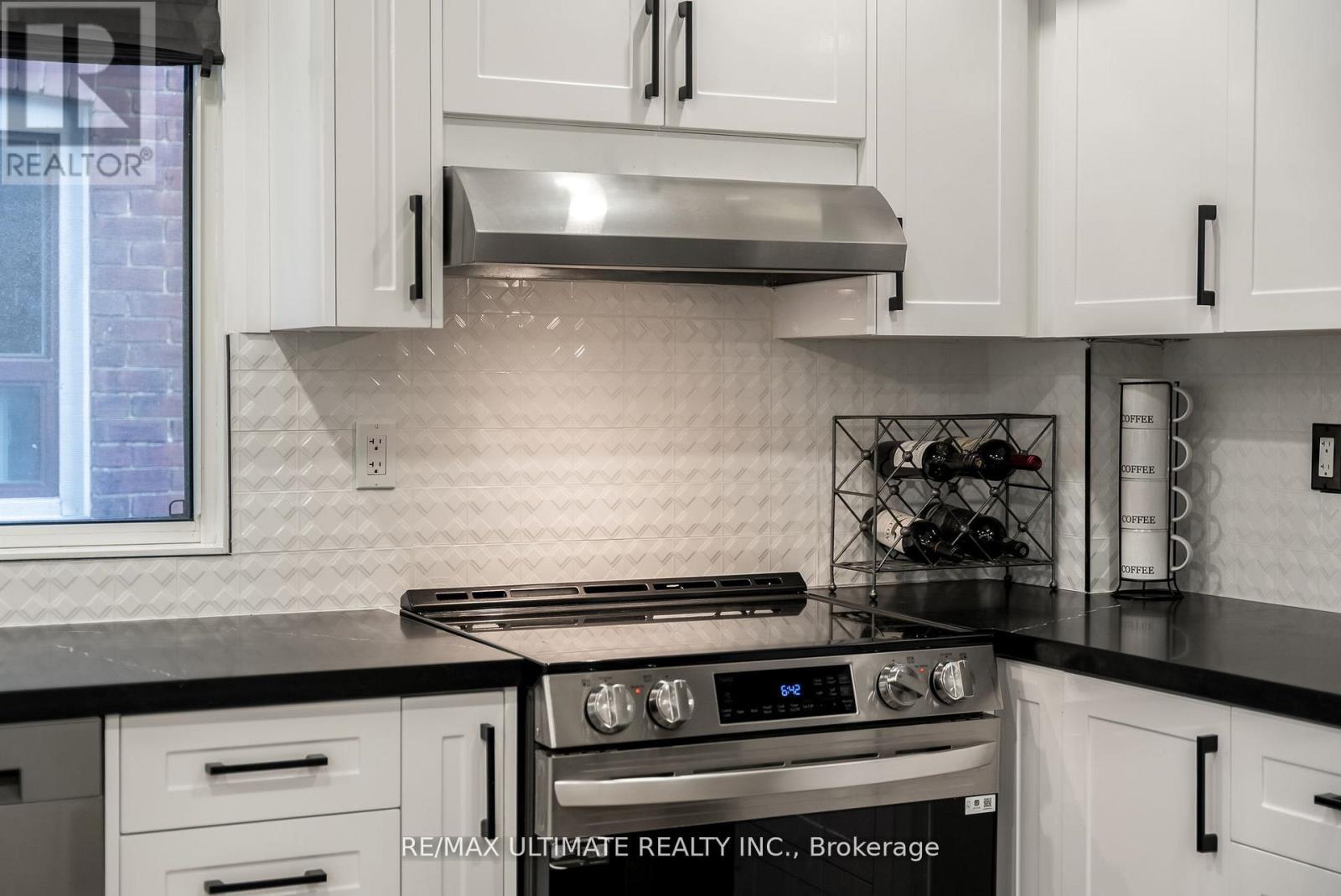 47 Mahoney Avenue, Toronto, Ontario  M6M 2H5 - Photo 13 - W13242984