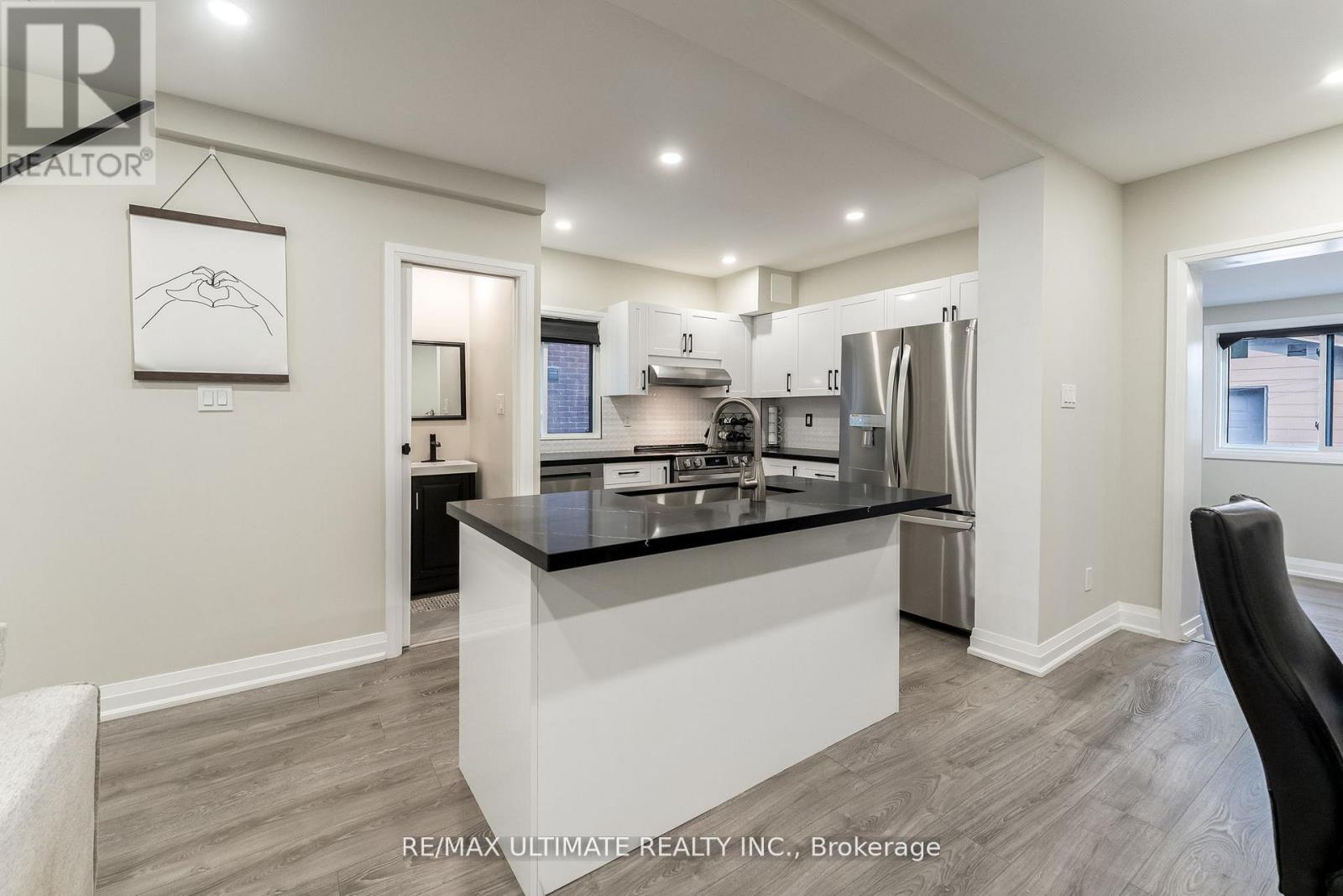 47 Mahoney Avenue, Toronto, Ontario  M6M 2H5 - Photo 16 - W13242984