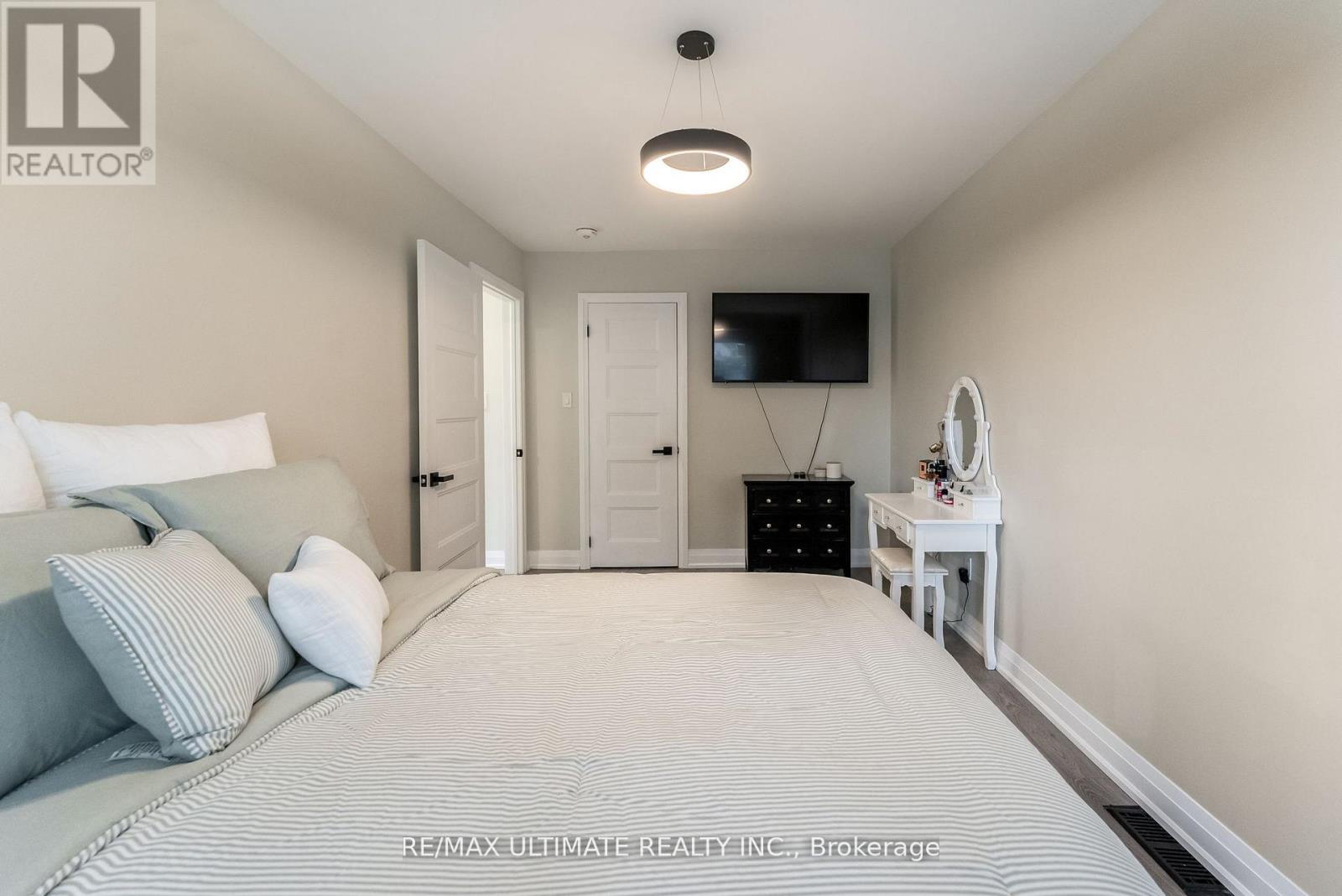 47 Mahoney Avenue, Toronto, Ontario  M6M 2H5 - Photo 28 - W13242984