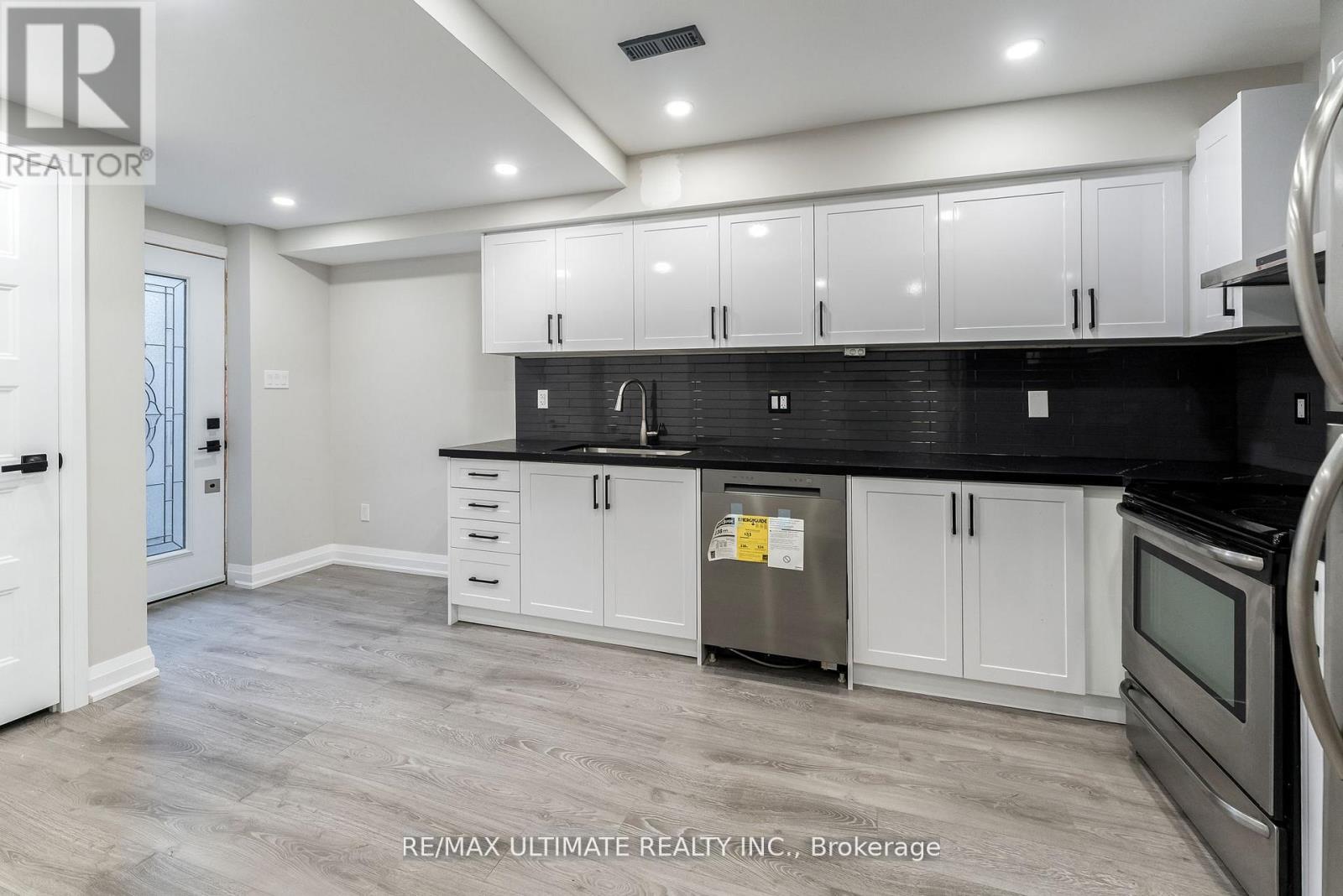 47 Mahoney Avenue, Toronto, Ontario  M6M 2H5 - Photo 31 - W13242984