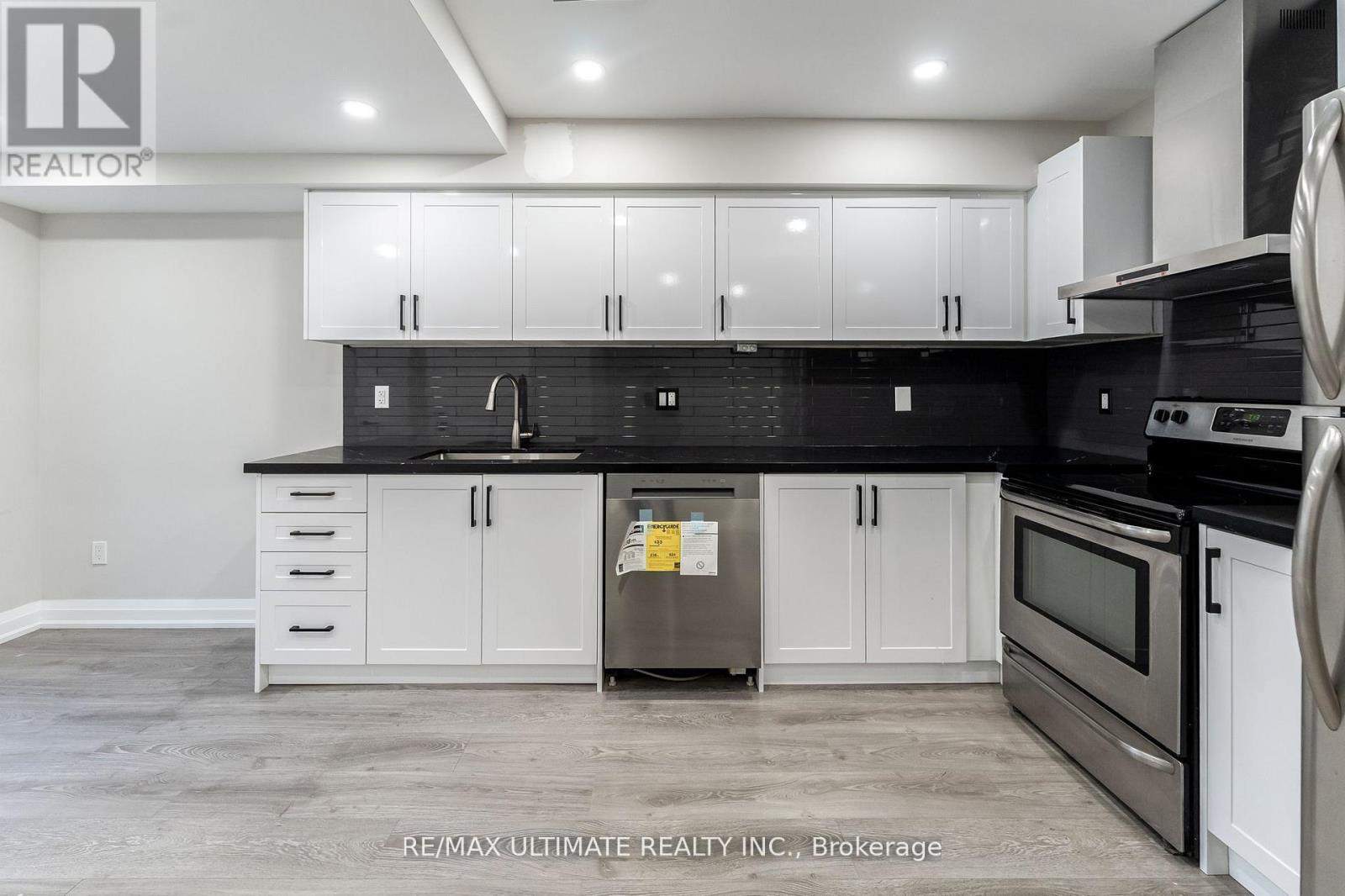 47 Mahoney Avenue, Toronto, Ontario  M6M 2H5 - Photo 32 - W13242984