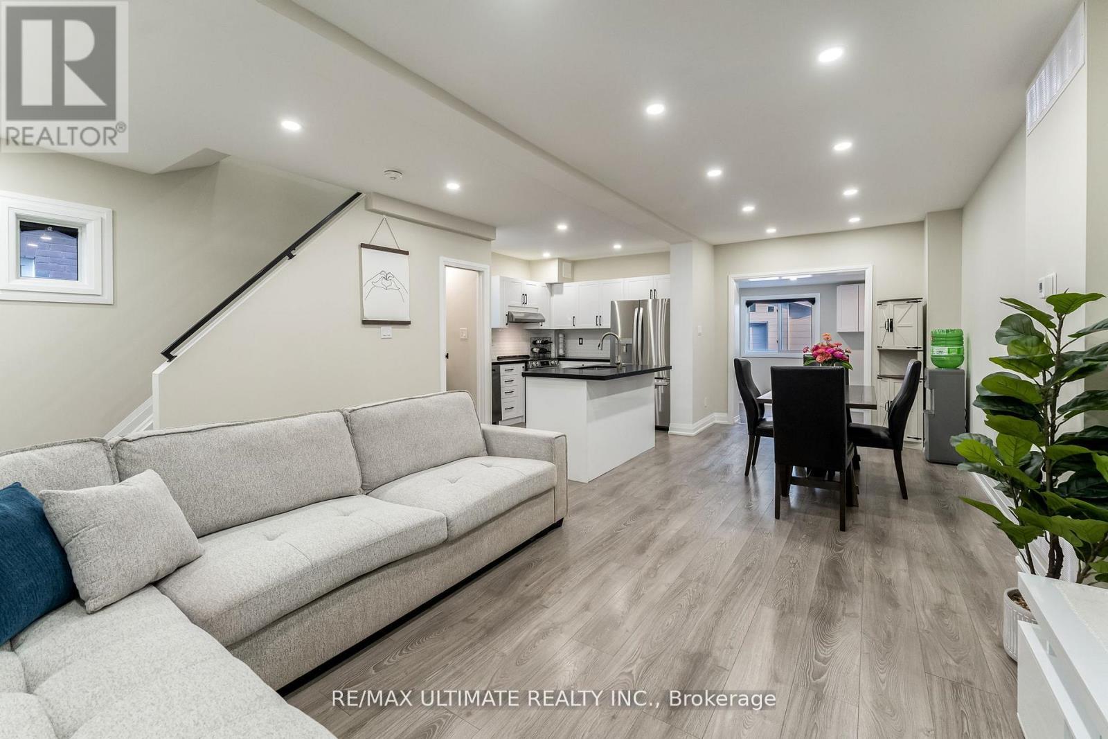 47 Mahoney Avenue, Toronto, Ontario  M6M 2H5 - Photo 8 - W13242984