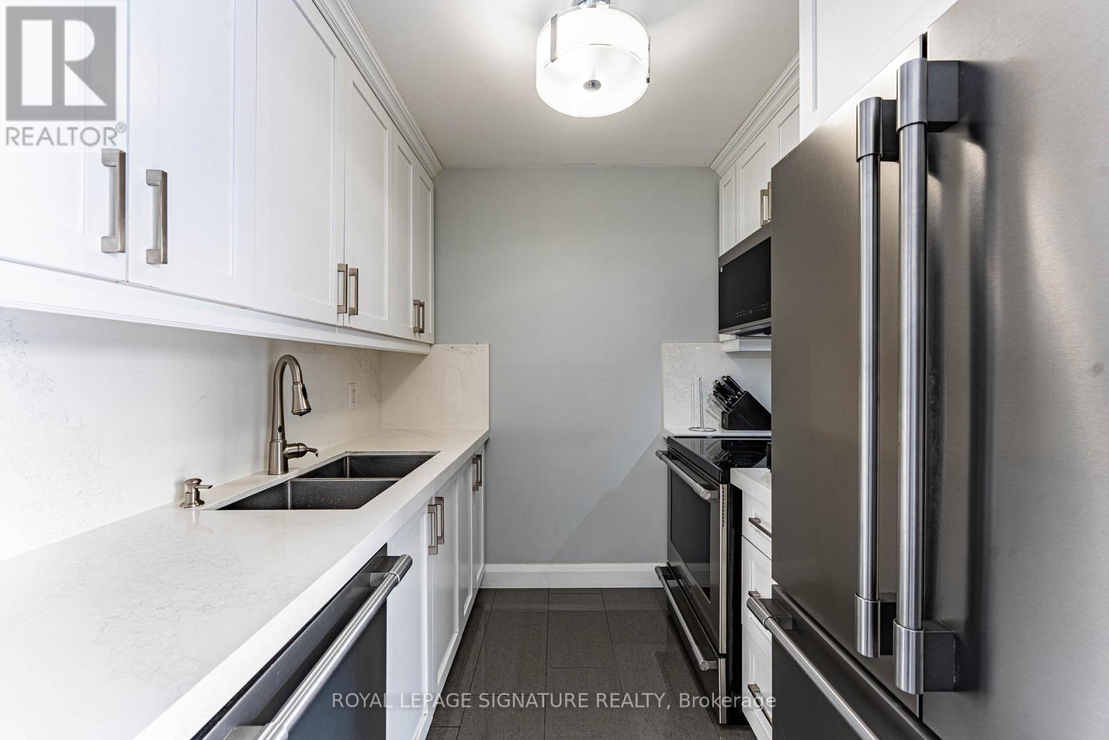 25 Hun Crescent, Toronto, Ontario  M9V 4G3 - Photo 12 - W13243006