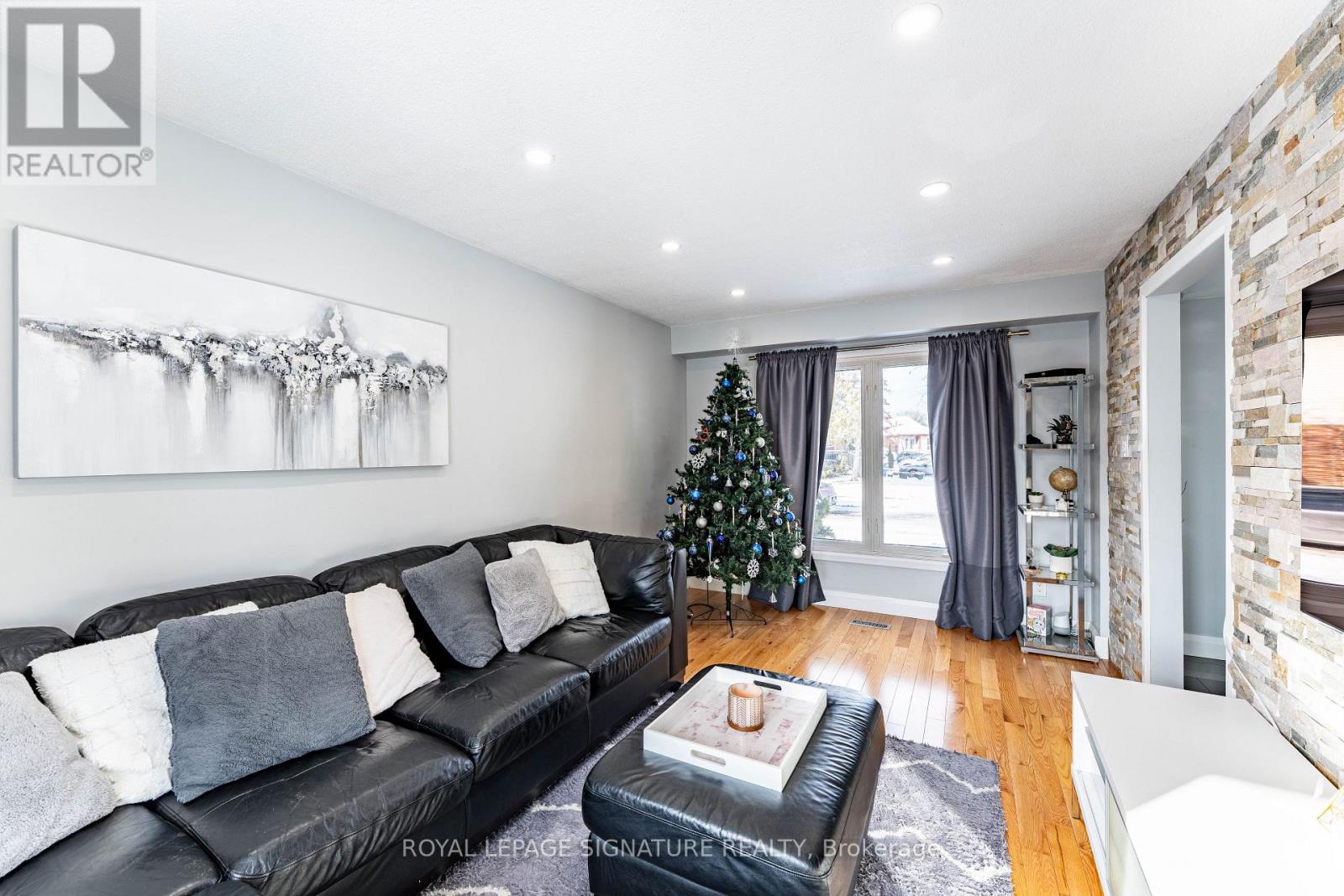 25 Hun Crescent, Toronto, Ontario  M9V 4G3 - Photo 20 - W13243006