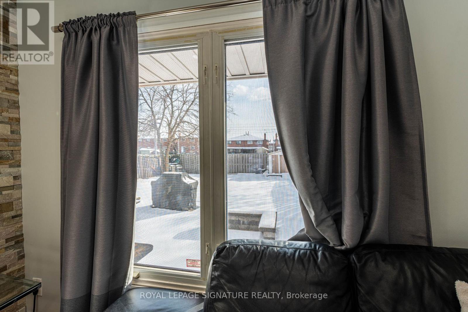 25 Hun Crescent, Toronto, Ontario  M9V 4G3 - Photo 22 - W13243006