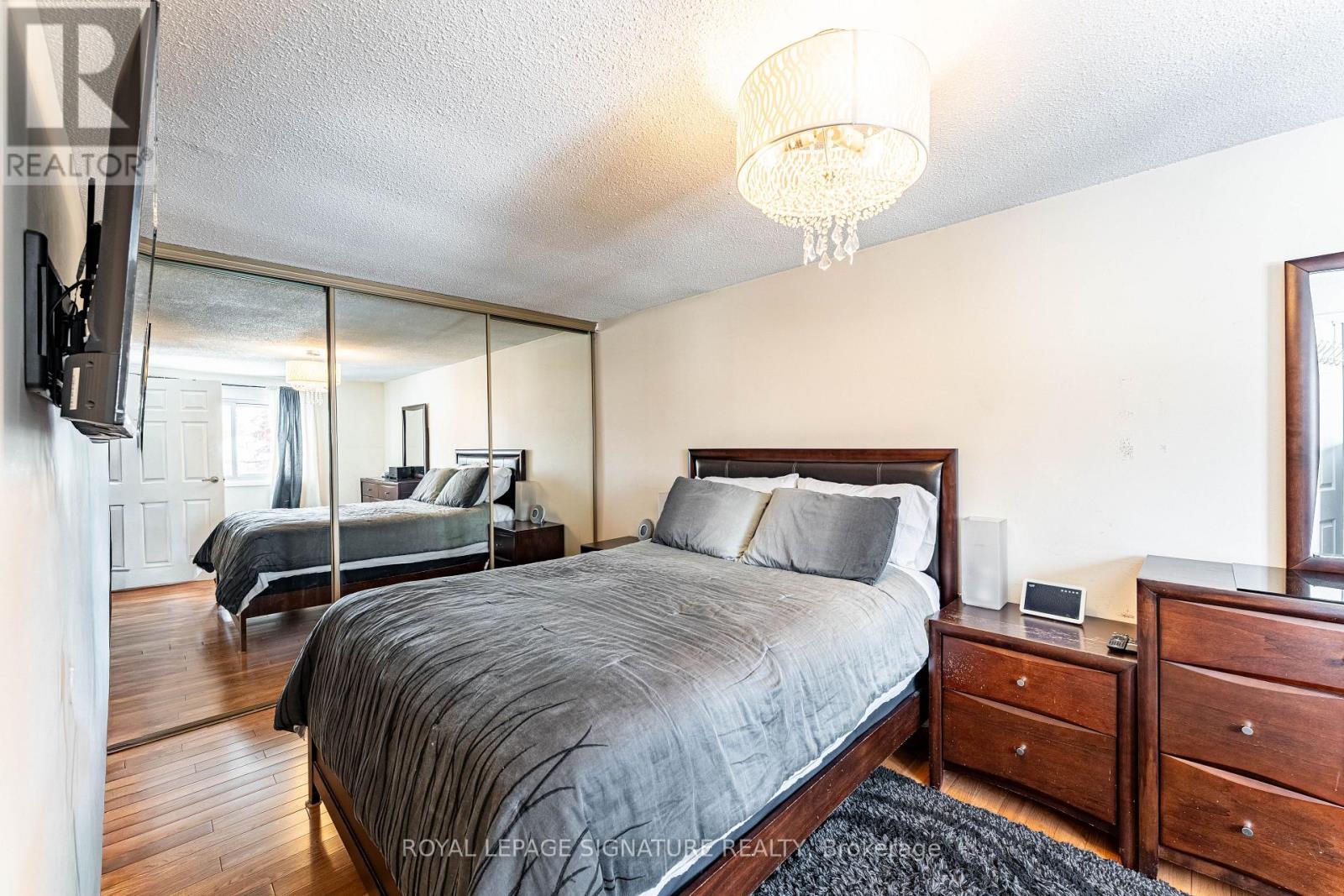 25 Hun Crescent, Toronto, Ontario  M9V 4G3 - Photo 27 - W13243006