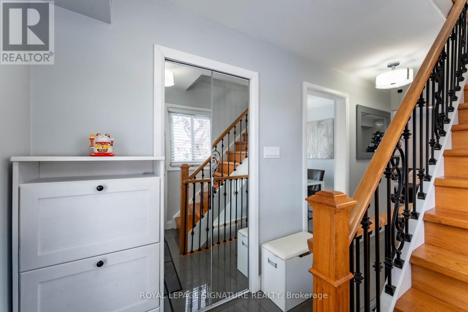 25 Hun Crescent, Toronto, Ontario  M9V 4G3 - Photo 4 - W13243006