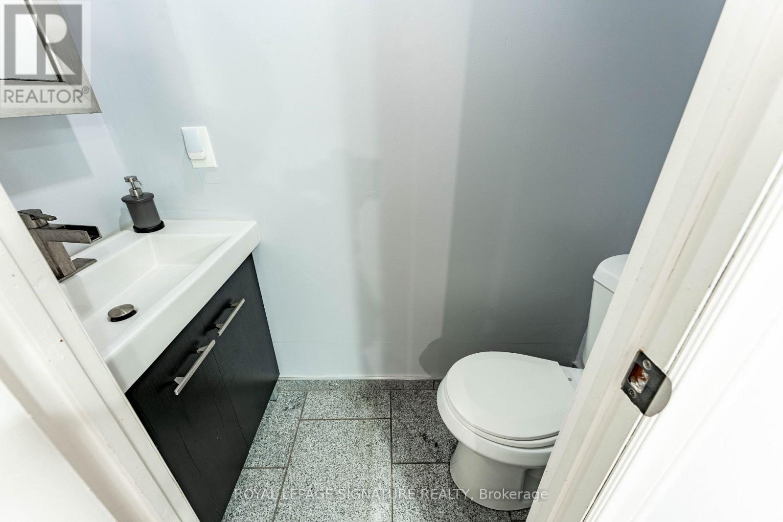25 Hun Crescent, Toronto, Ontario  M9V 4G3 - Photo 43 - W13243006