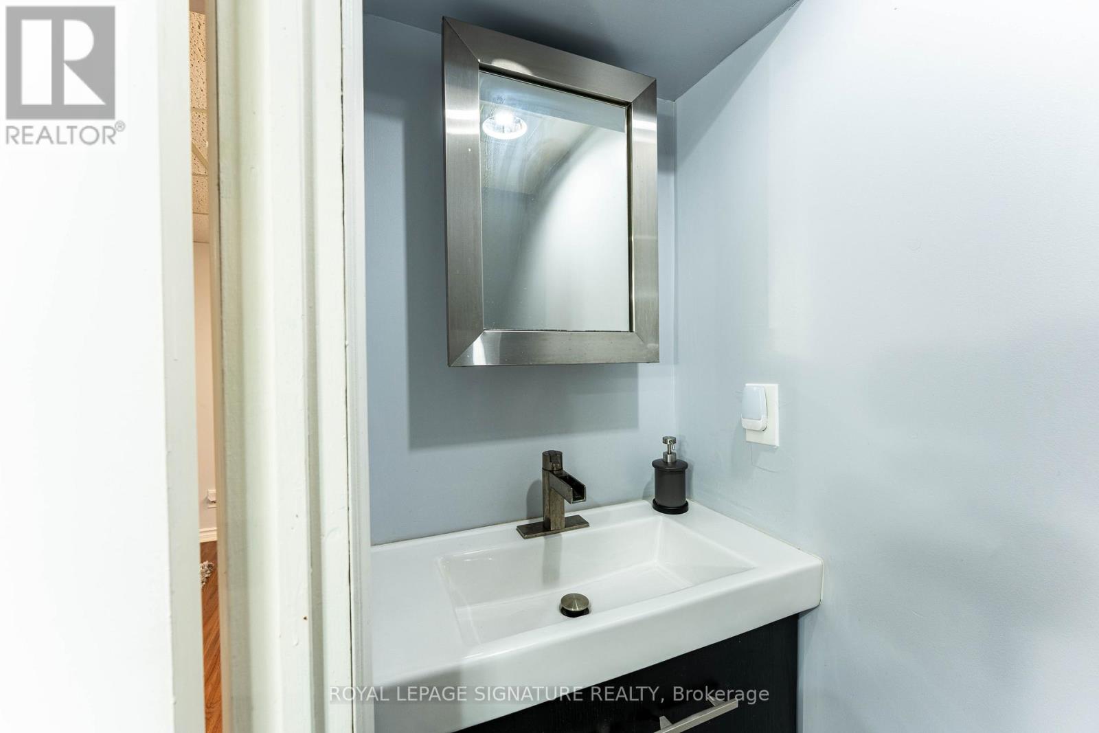 25 Hun Crescent, Toronto, Ontario  M9V 4G3 - Photo 44 - W13243006