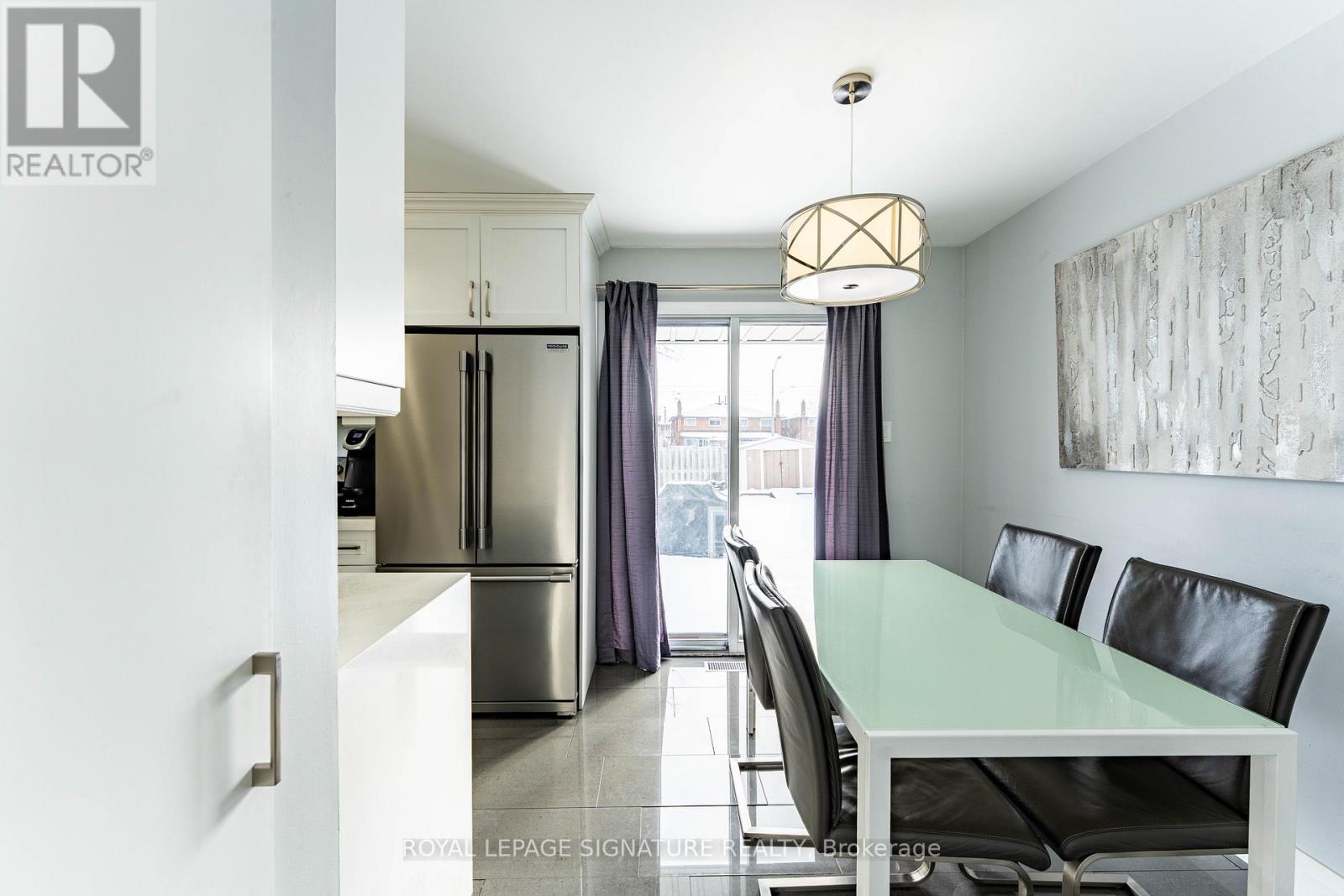25 Hun Crescent, Toronto, Ontario  M9V 4G3 - Photo 7 - W13243006