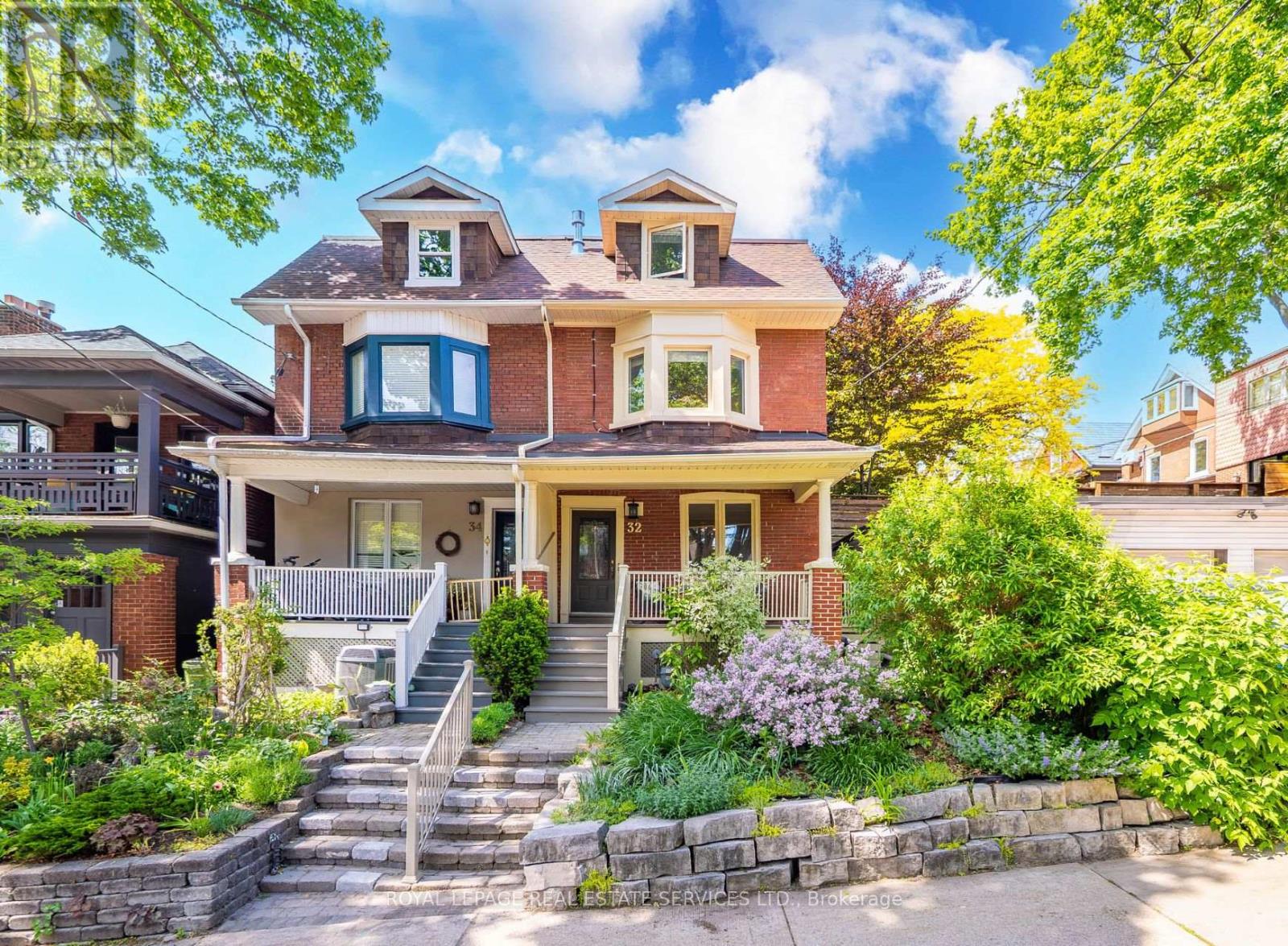 32 HILLSVIEW AVENUE, Toronto, Ontario