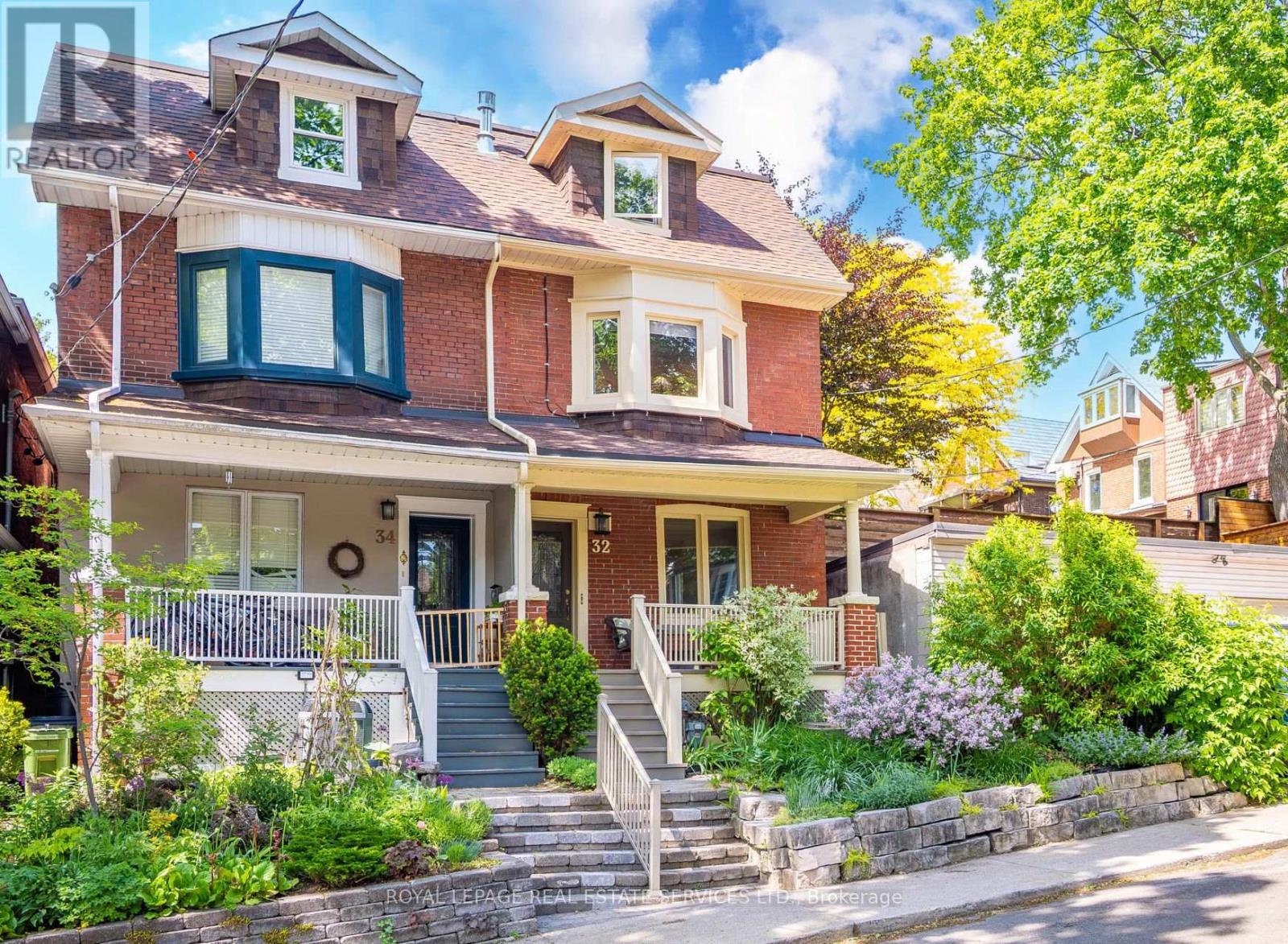 32 Hillsview Avenue, Toronto, Ontario  M6P 1J5 - Photo 2 - W13243046