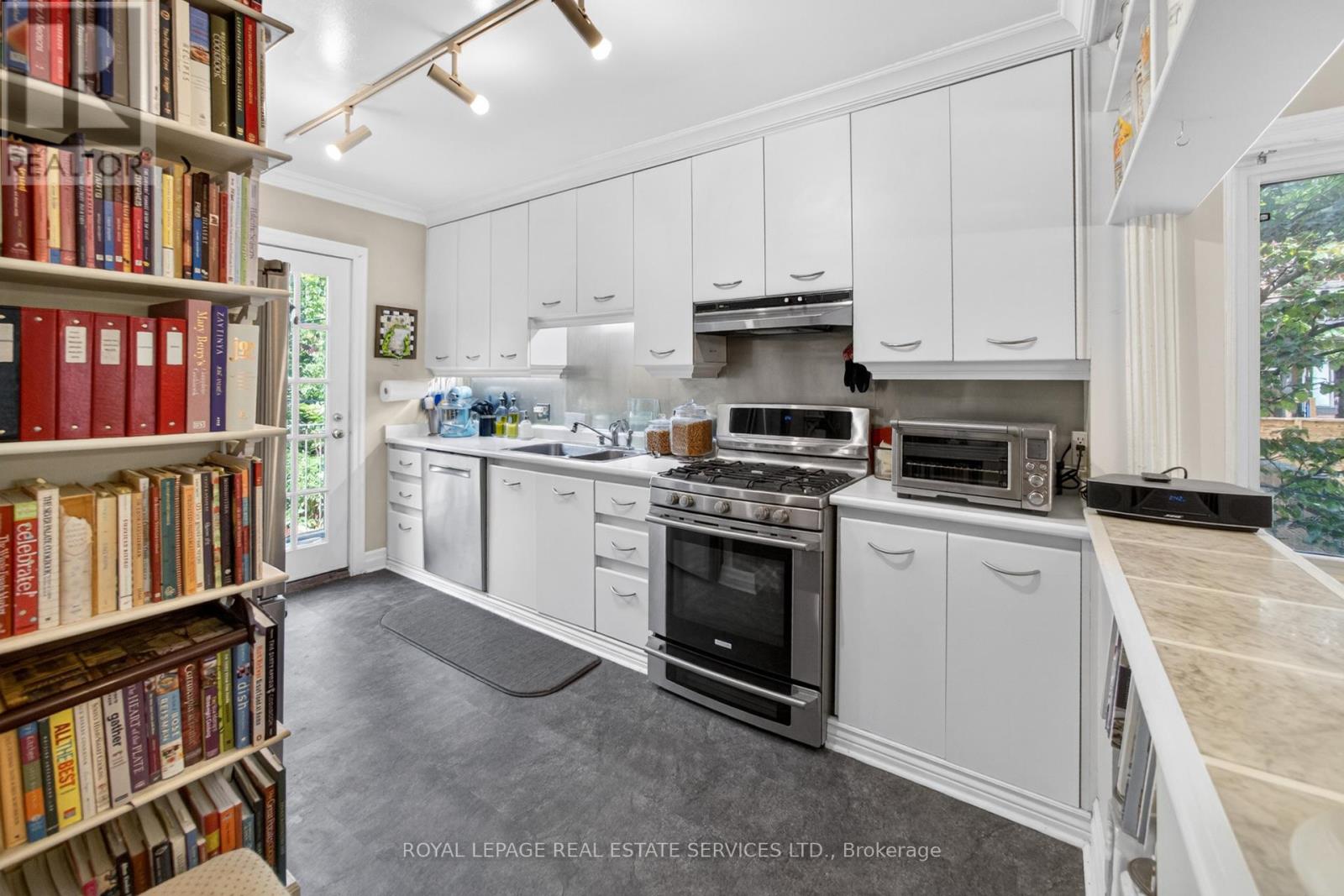 32 Hillsview Avenue, Toronto, Ontario  M6P 1J5 - Photo 26 - W13243046