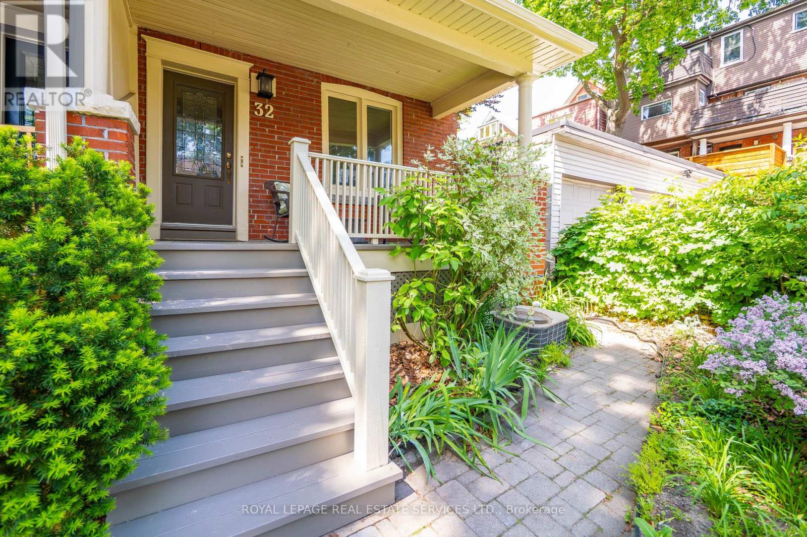 32 Hillsview Avenue, Toronto, Ontario  M6P 1J5 - Photo 5 - W13243046