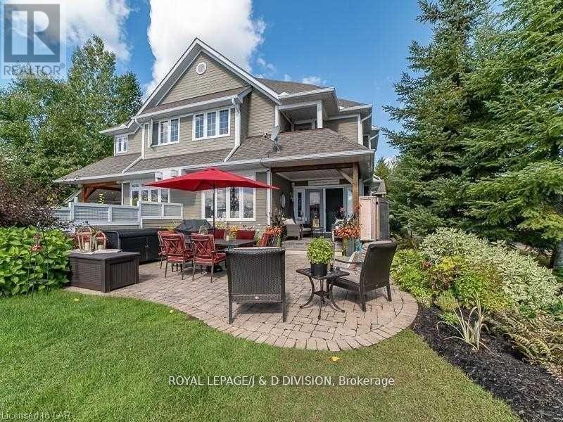 27 SZAWLOWSKI DRIVE, Huntsville, Ontario