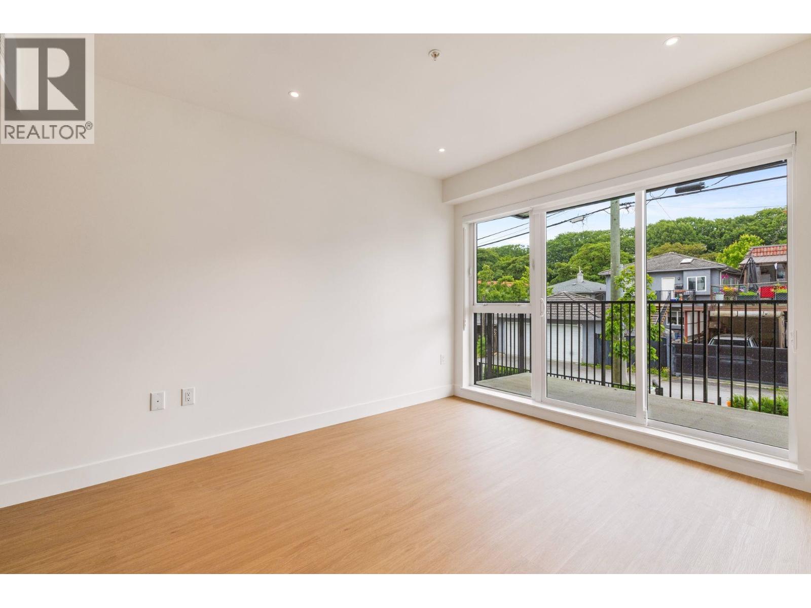 202 2235 E Broadway, Vancouver, British Columbia  V5N 0J5 - Photo 2 - R3132368