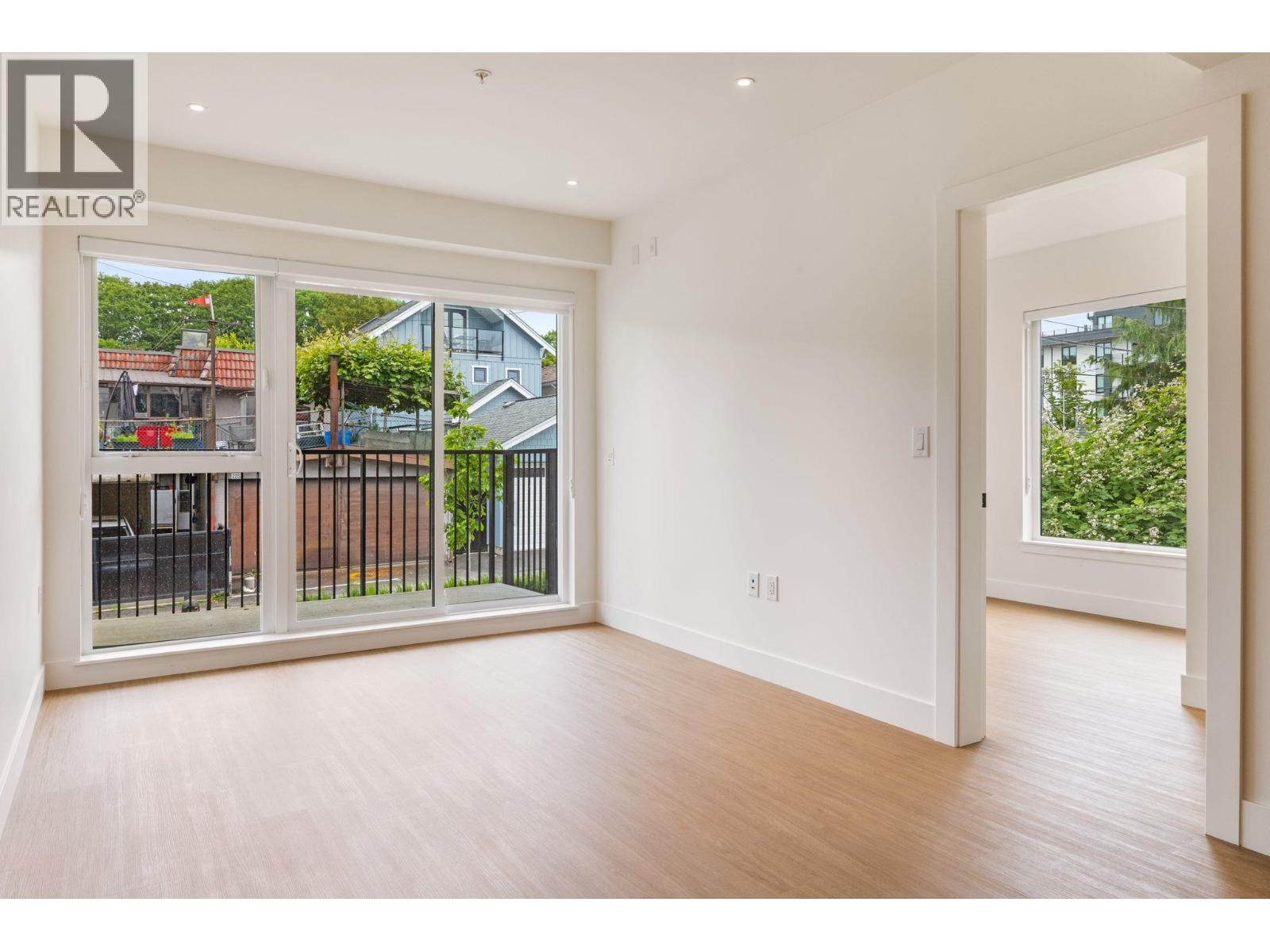 202 2235 E Broadway, Vancouver, British Columbia  V5N 0J5 - Photo 3 - R3132368