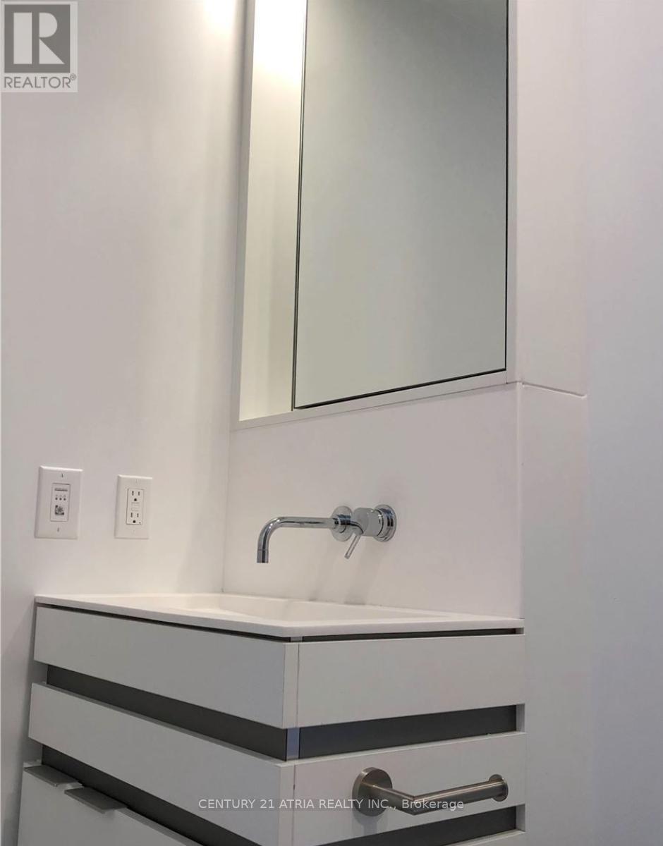 4708 - 197 Yonge Street, Toronto, Ontario  M5B 1M4 - Photo 3 - C13243088