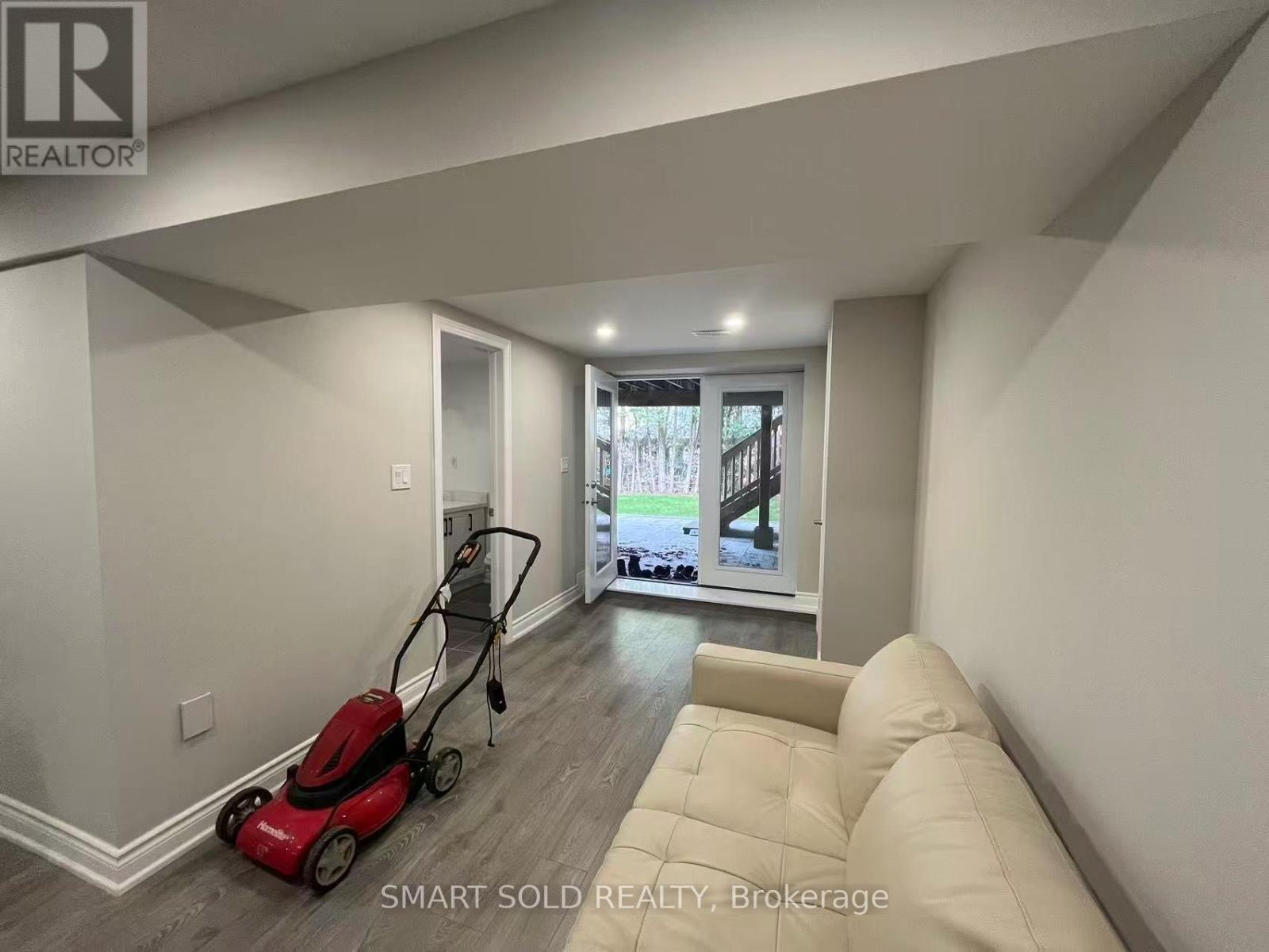 WALK OUT BASEMENT - 45 ABBEYWOOD TRAIL, Toronto, Ontario