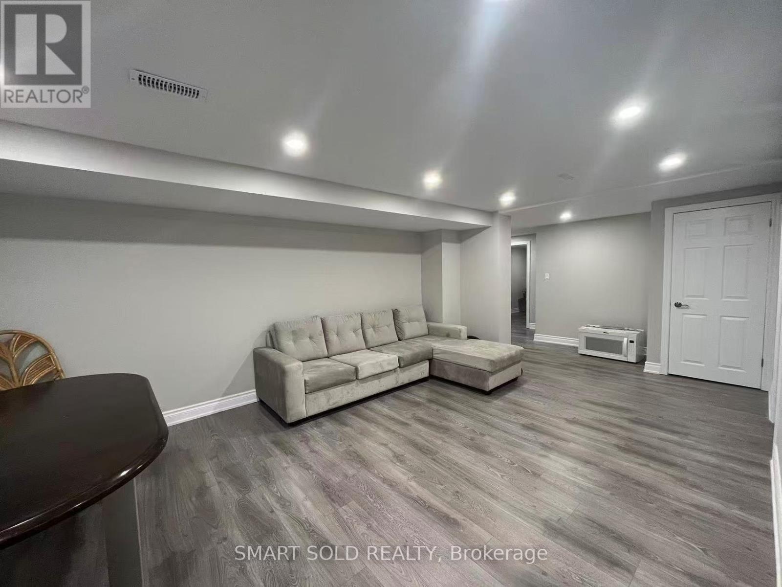 Walk Out Basement - 45 Abbeywood Trail, Toronto, Ontario  M3B 3B4 - Photo 2 - C13243160