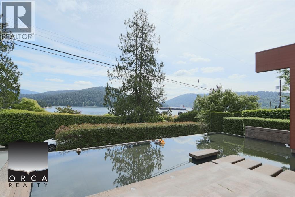 687 Beachview Drive, North Vancouver, British Columbia  V7G 1P8 - Photo 4 - R3132354