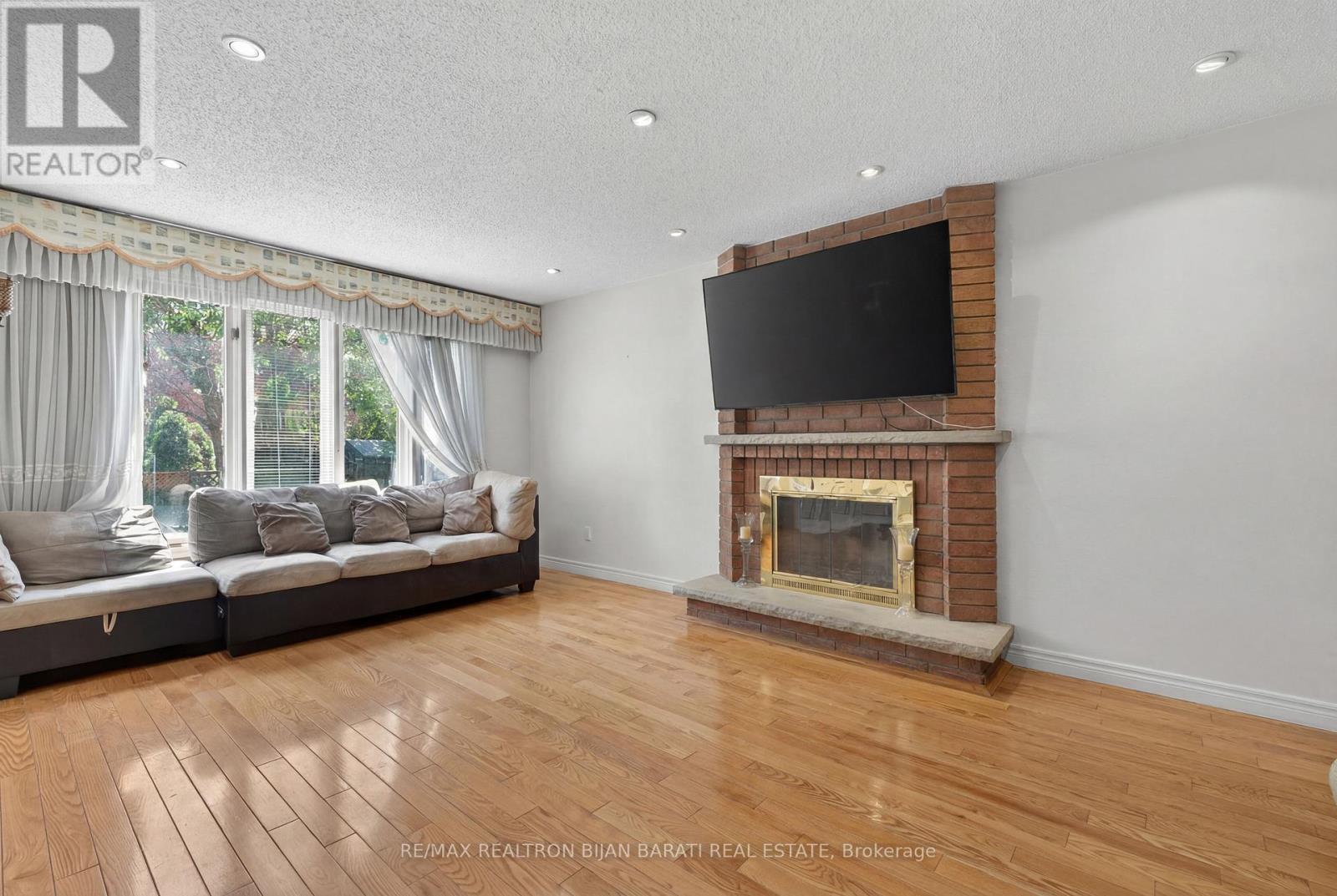 15 Lisa Crescent, Richmond Hill, Ontario  L4B 3J4 - Photo 14 - N13243192