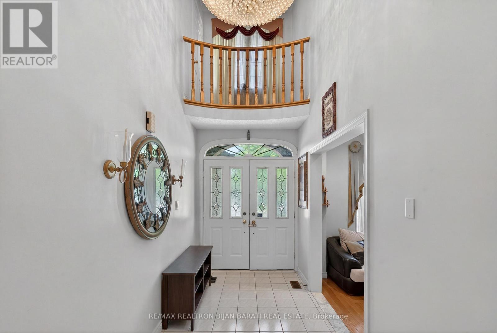 15 Lisa Crescent, Richmond Hill, Ontario  L4B 3J4 - Photo 2 - N13243192
