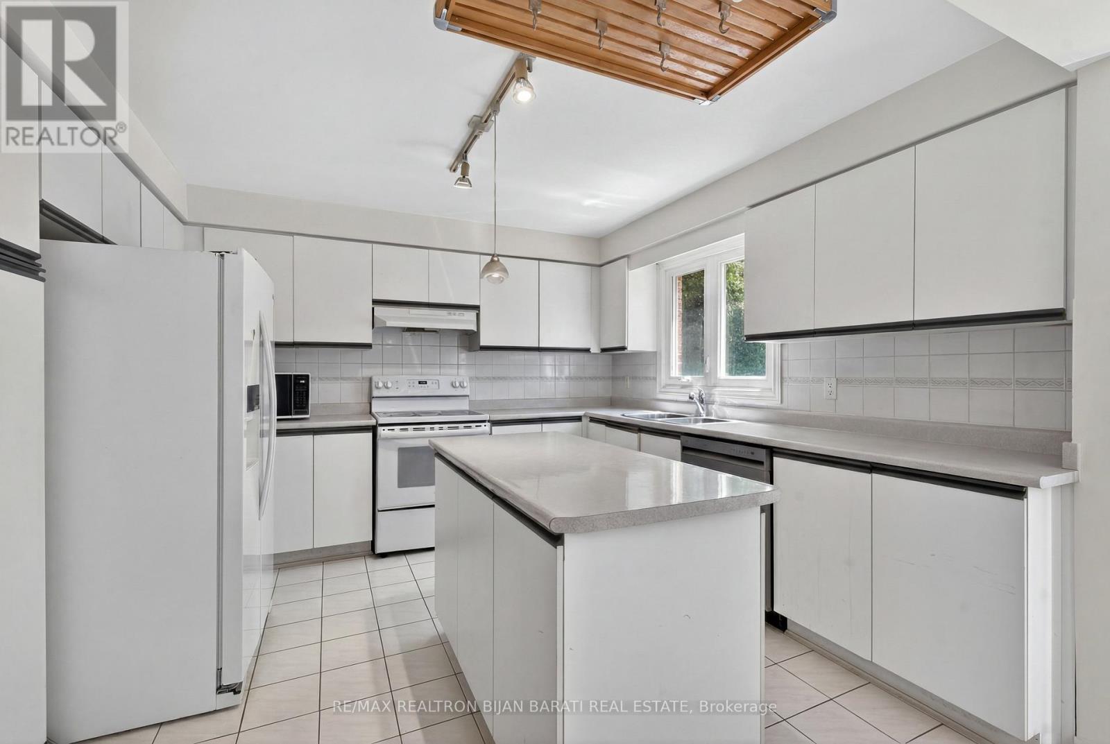 15 Lisa Crescent, Richmond Hill, Ontario  L4B 3J4 - Photo 24 - N13243192