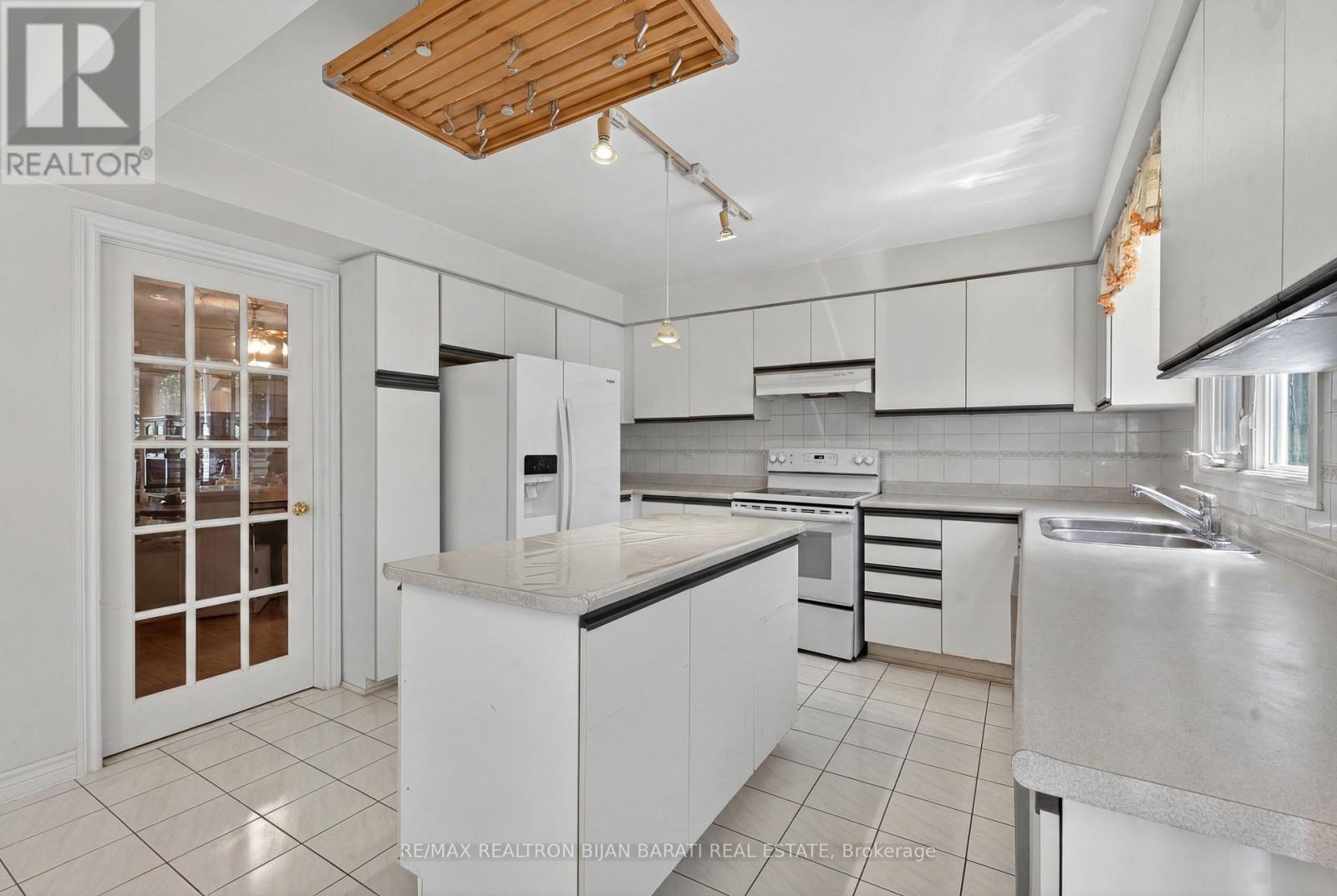 15 Lisa Crescent, Richmond Hill, Ontario  L4B 3J4 - Photo 25 - N13243192