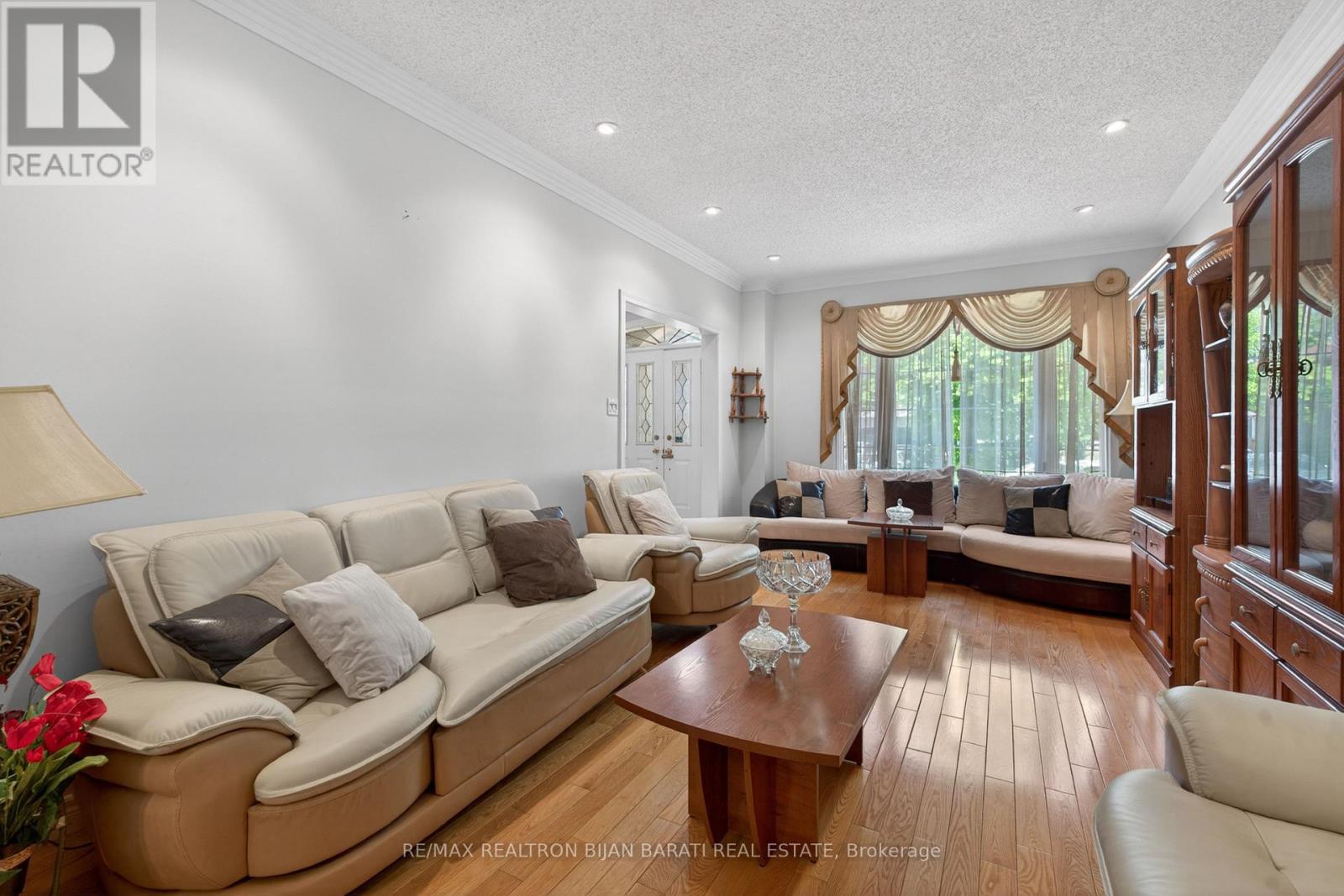 15 Lisa Crescent, Richmond Hill, Ontario  L4B 3J4 - Photo 4 - N13243192