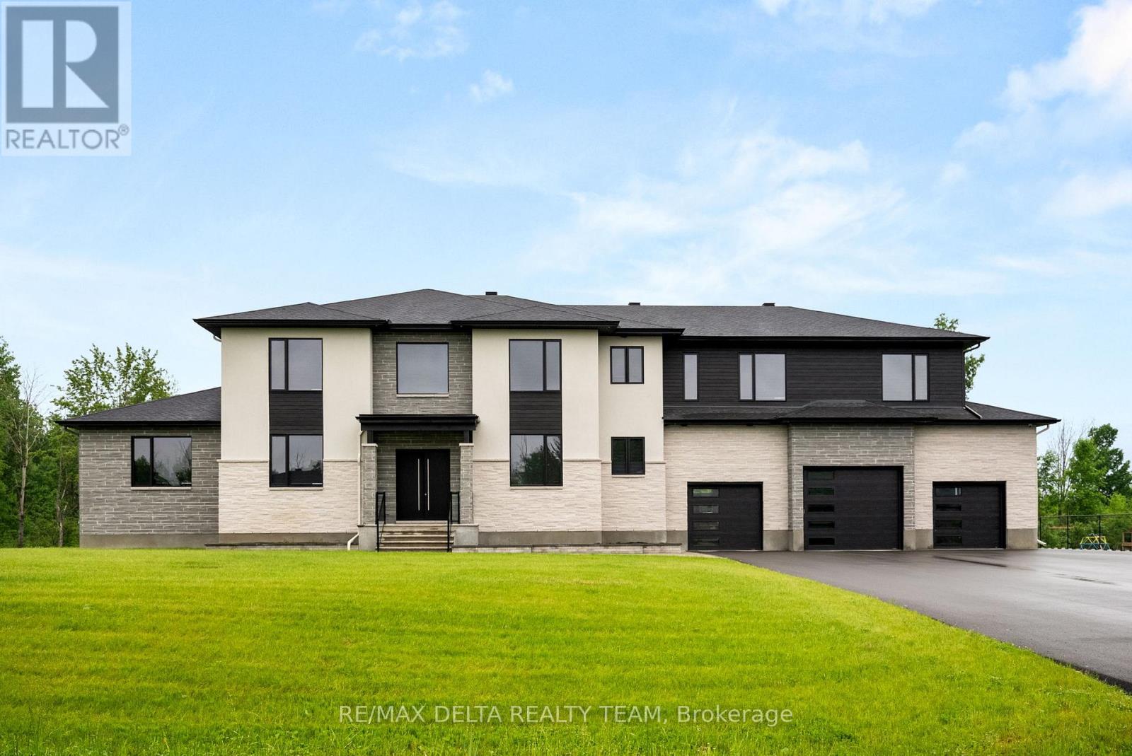 663 BALLYCASTLE CRESCENT, Ottawa, Ontario