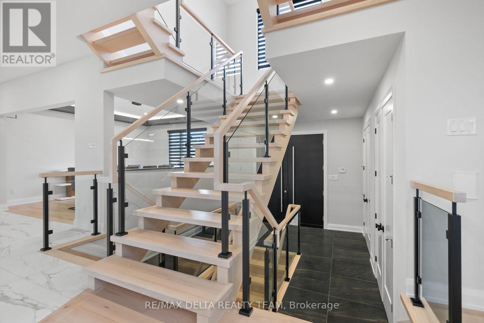 663 Ballycastle Crescent, Ottawa, Ontario  K1X 0A3 - Photo 4 - X12948244