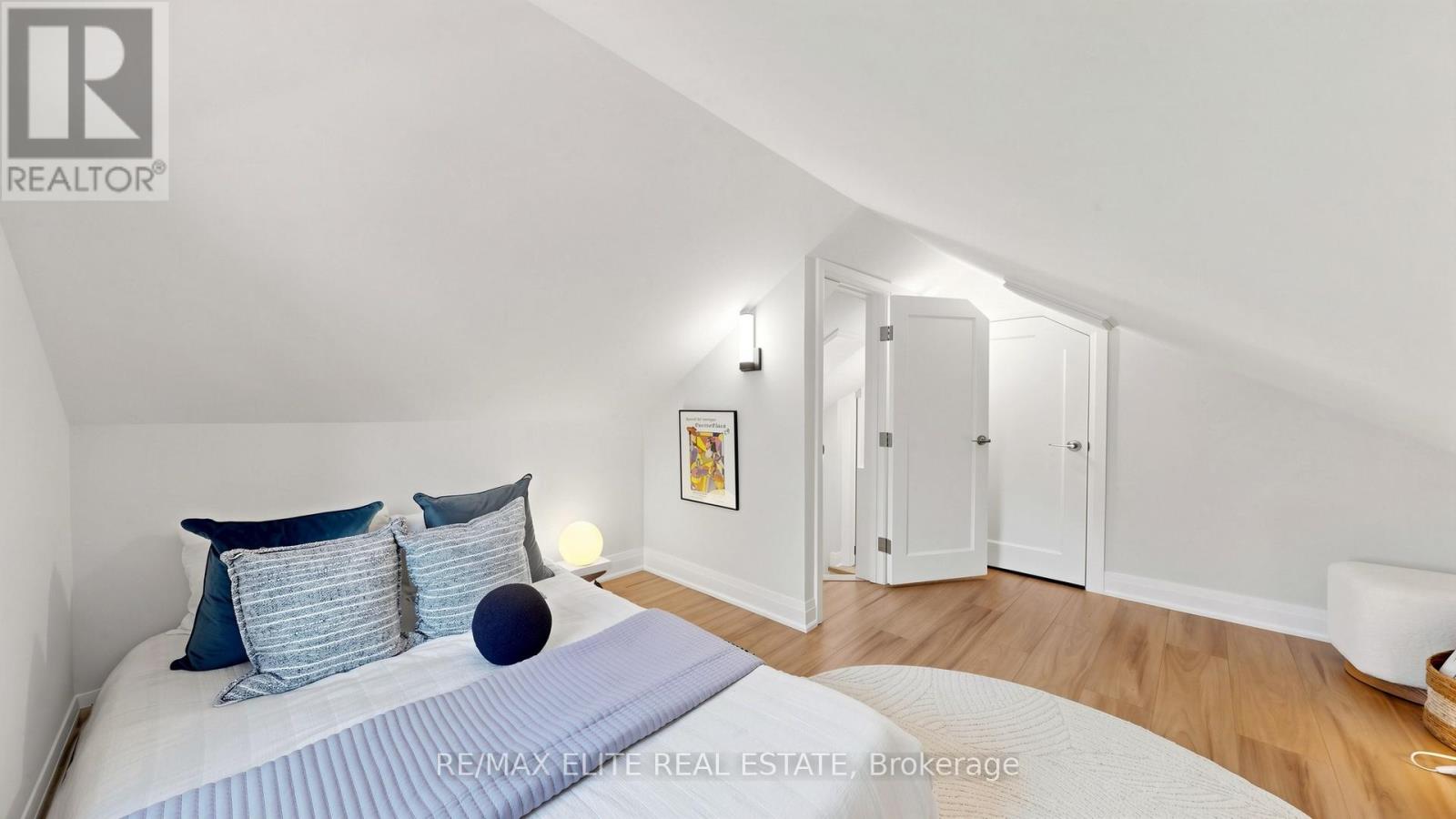 9 Woodford Park Road, Toronto, Ontario  M8Y 3E7 - Photo 17 - W13232440