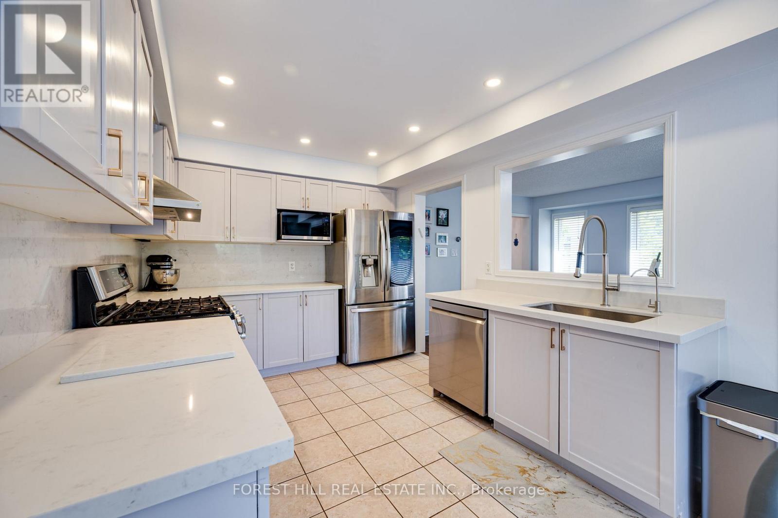 59 Banbrooke Crescent, Newmarket, Ontario  L3X 2W9 - Photo 6 - N13242596