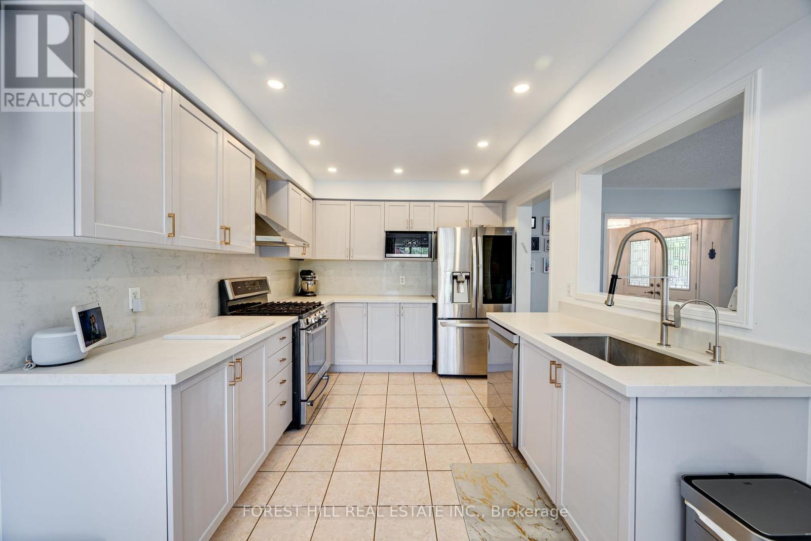 59 Banbrooke Crescent, Newmarket, Ontario  L3X 2W9 - Photo 7 - N13242596
