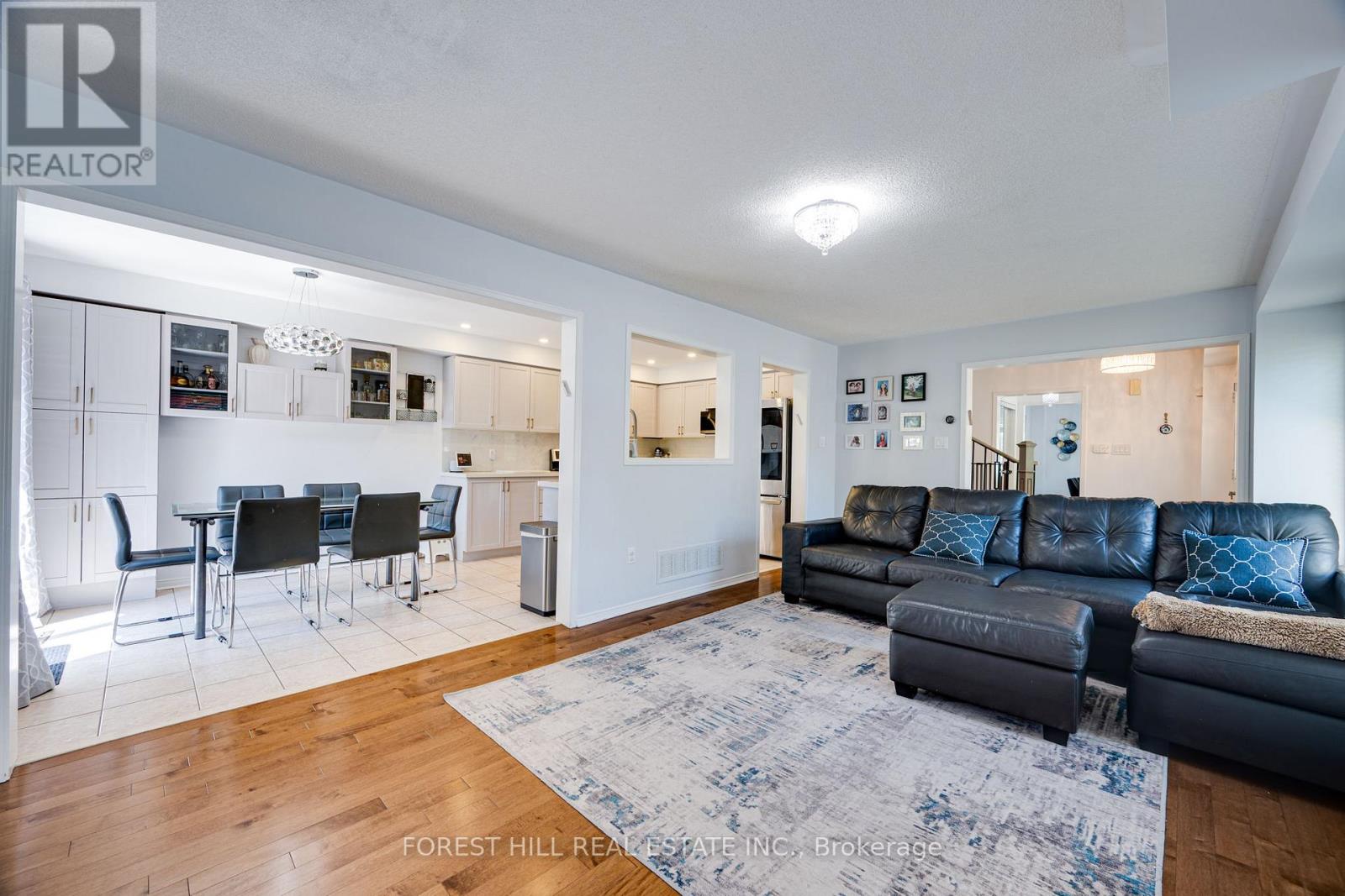 59 Banbrooke Crescent, Newmarket, Ontario  L3X 2W9 - Photo 3 - N13242596