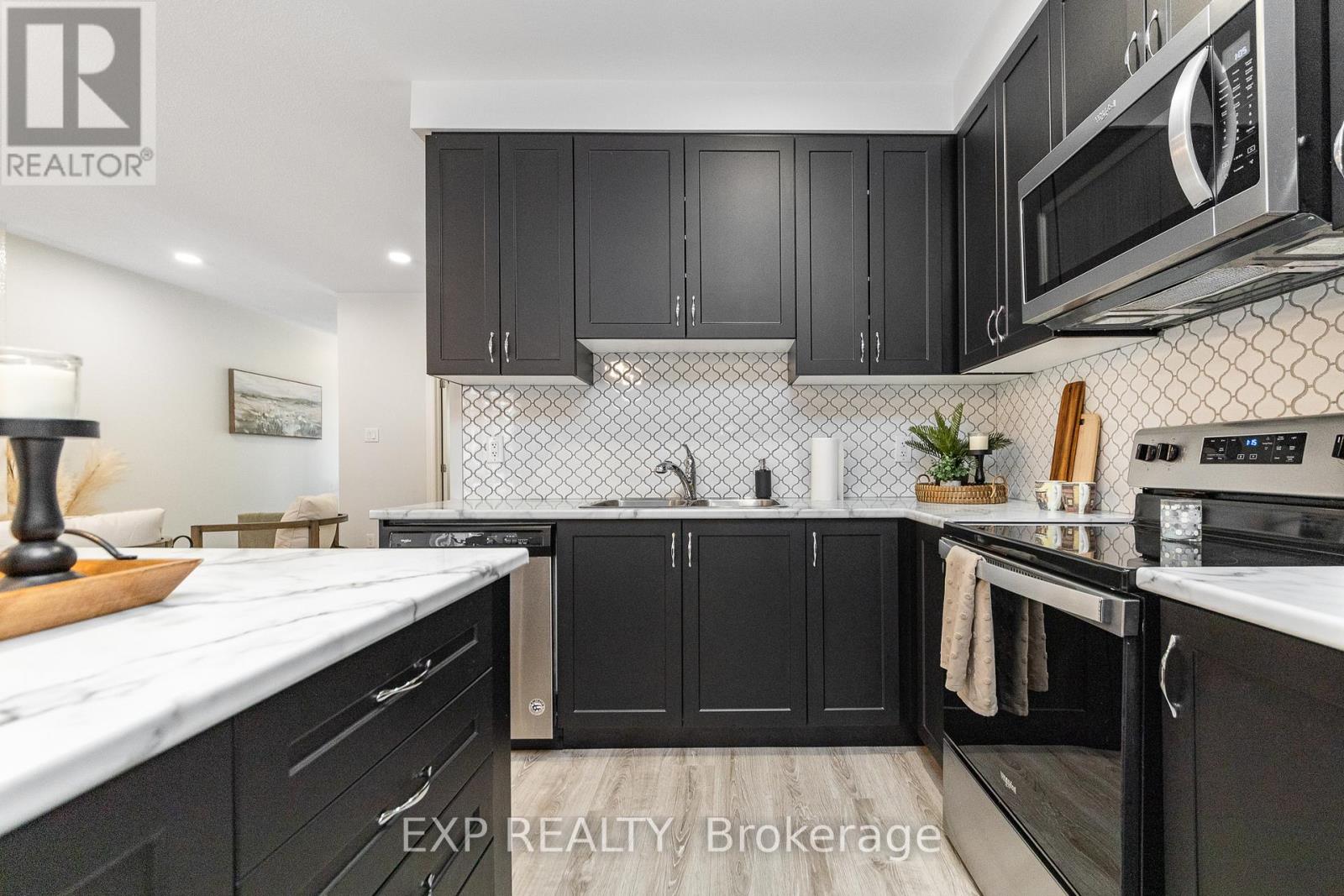 215 Lapland Private, Ottawa, Ontario  K2S 1B6 - Photo 9 - X13243250