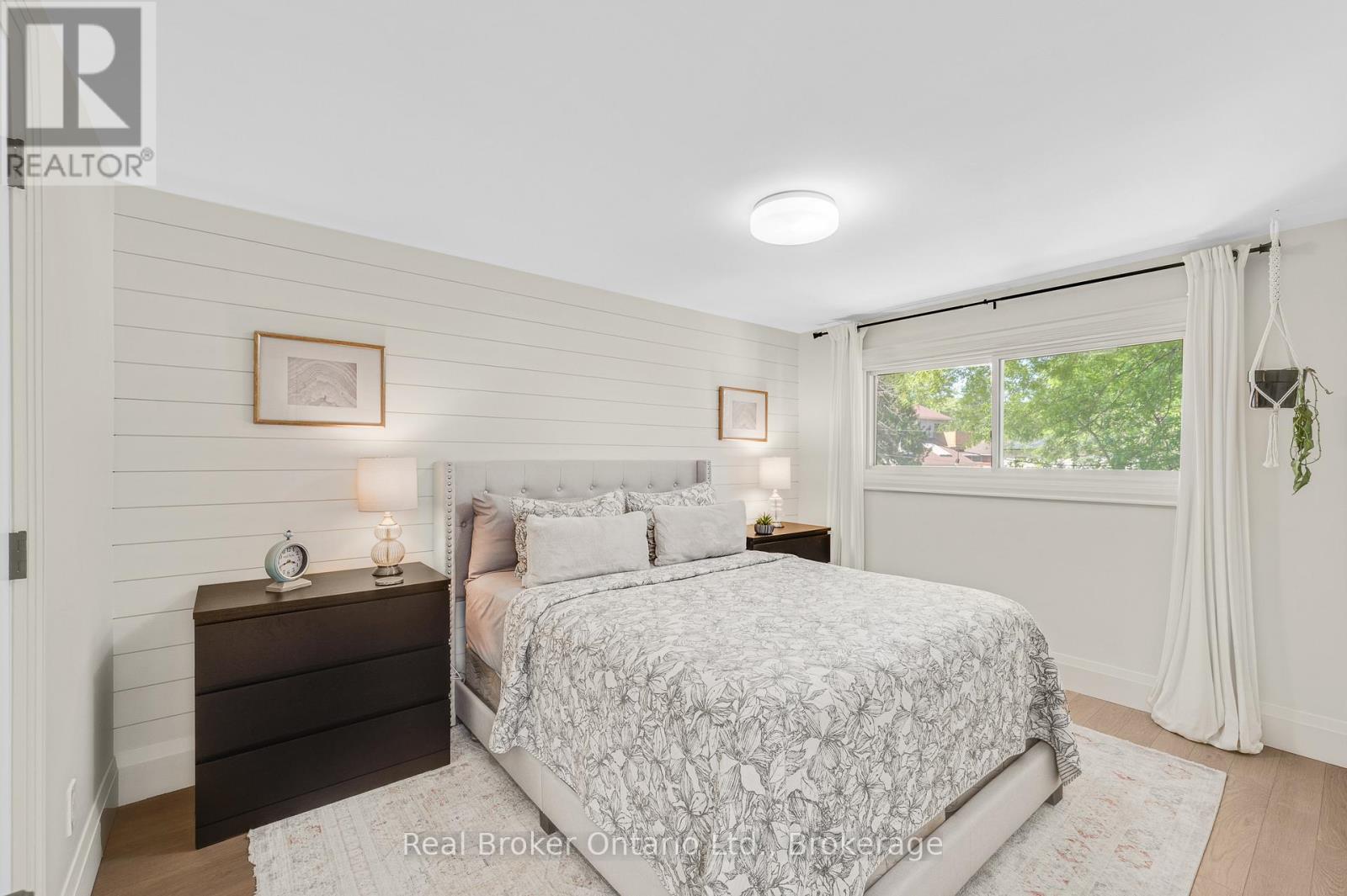 377 Duncombe Drive, Burlington, Ontario  L7L 4M2 - Photo 16 - W13243400