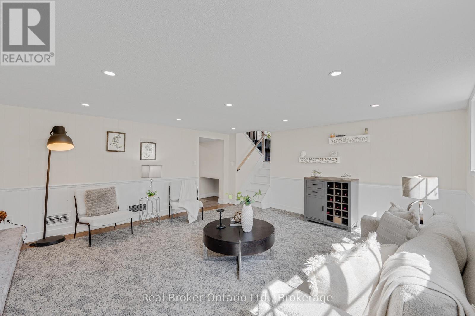 377 Duncombe Drive, Burlington, Ontario  L7L 4M2 - Photo 23 - W13243400