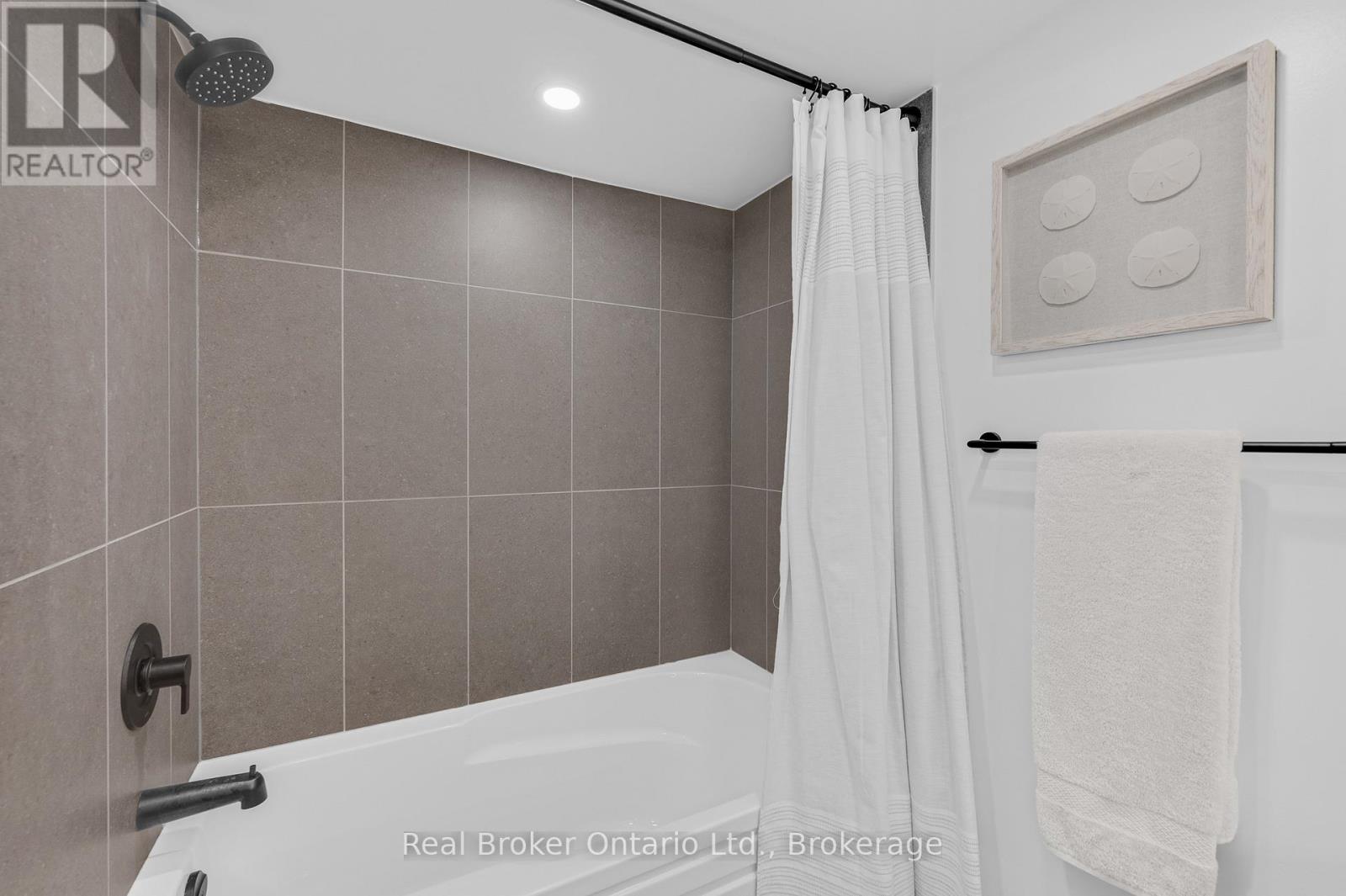 377 Duncombe Drive, Burlington, Ontario  L7L 4M2 - Photo 26 - W13243400