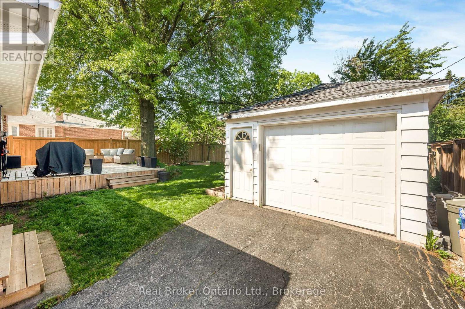 377 Duncombe Drive, Burlington, Ontario  L7L 4M2 - Photo 27 - W13243400