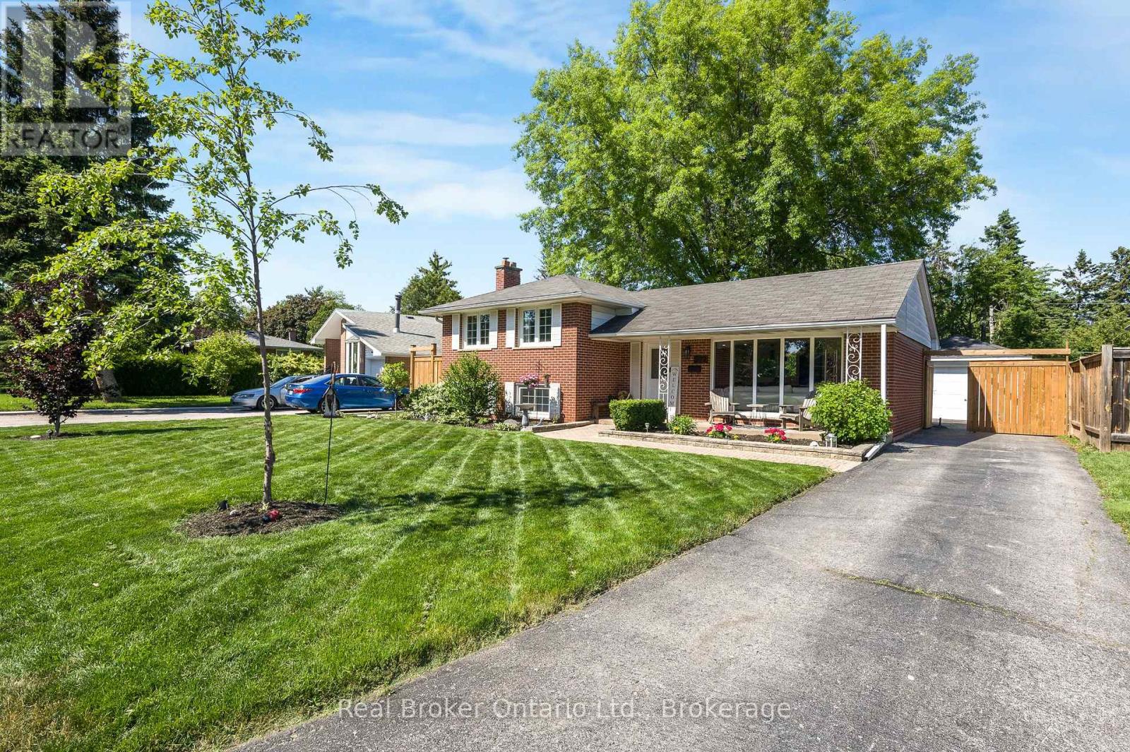 377 Duncombe Drive, Burlington, Ontario  L7L 4M2 - Photo 3 - W13243400